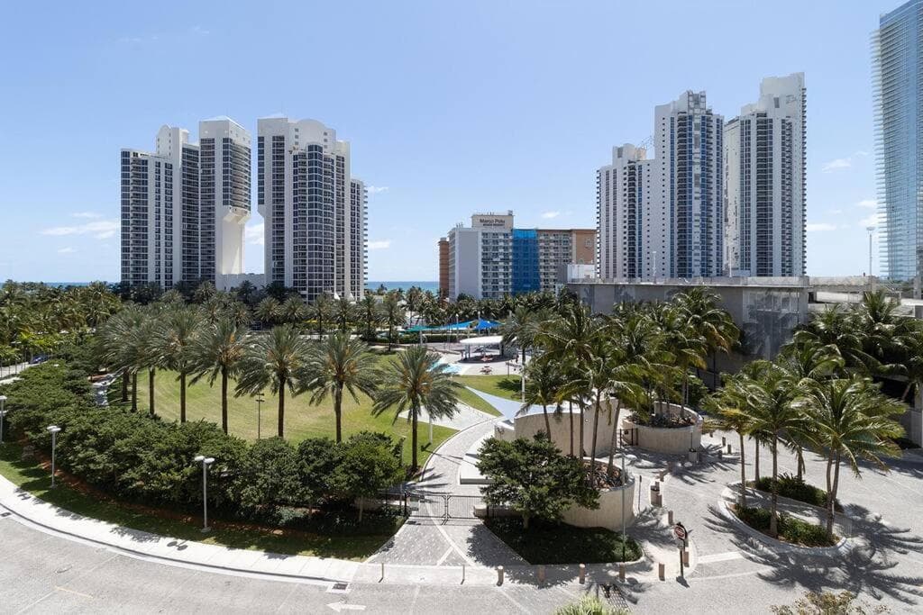 Modern Oceanview Condo - Steps to the Beach!