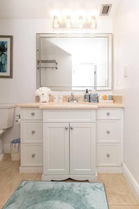 Modern Oceanview Condo - Steps to the Beach!
