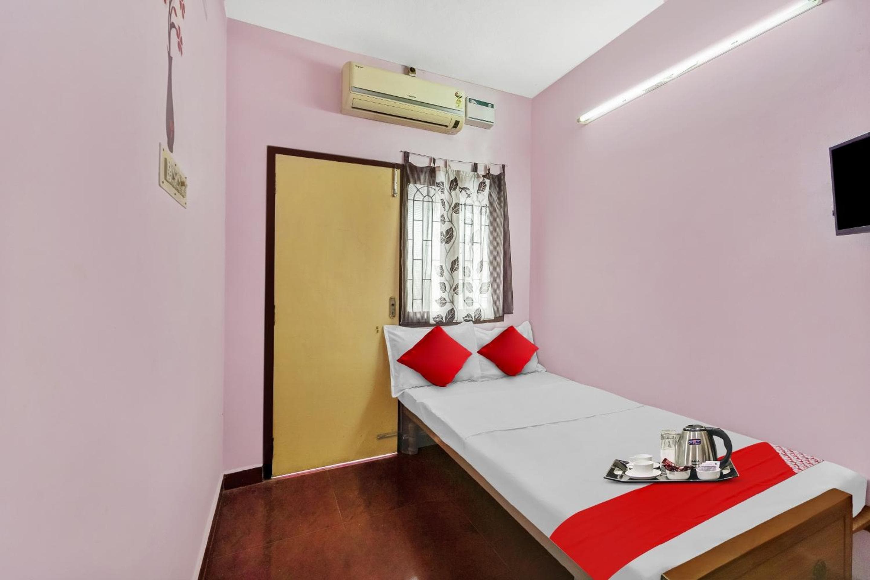 Super Hotel O Arunachala Guest House Near PVR SPI Palazzo Chennai
