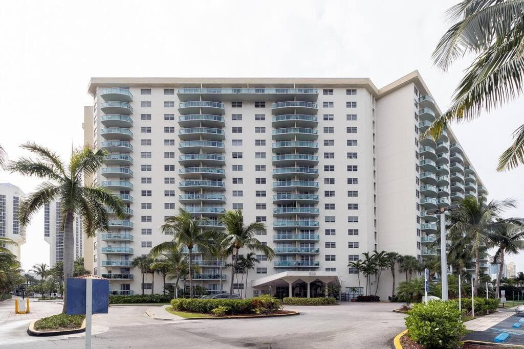 Stunning & Spacious Resort-Style Condo Across From Beach!