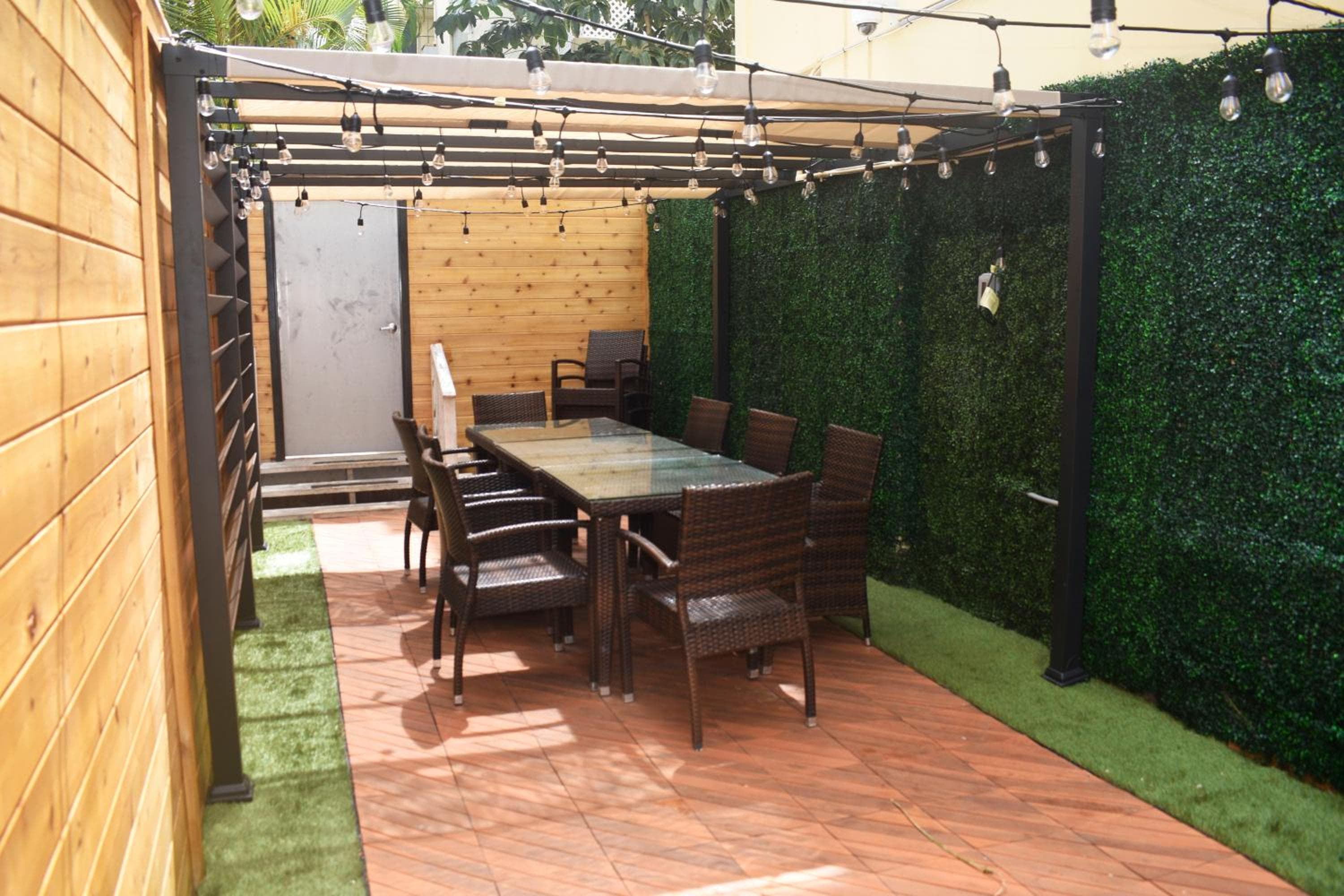 Waikiki Beachside Hostel