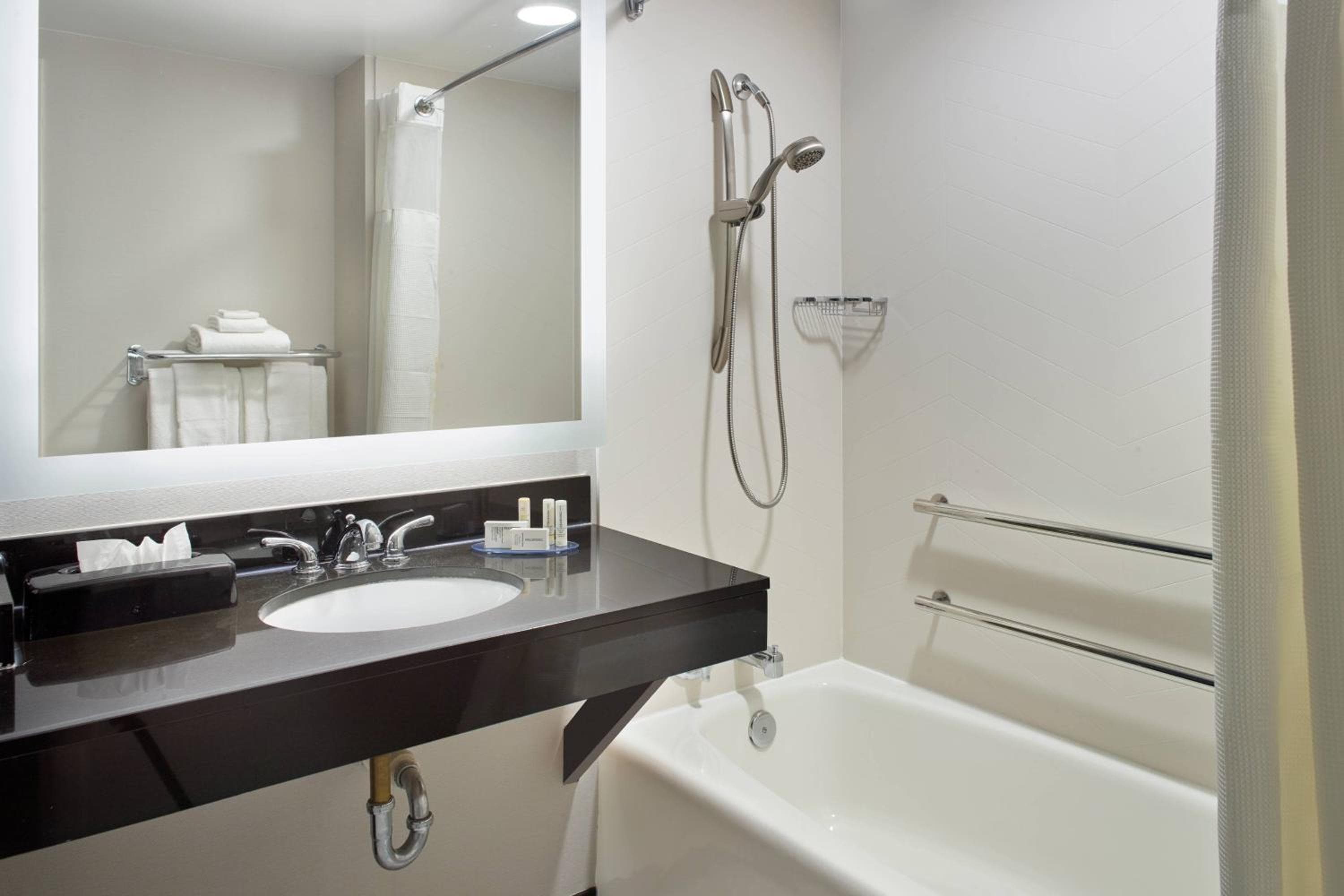 Fairfield by Marriott Inn & Suites Asheville Outlets