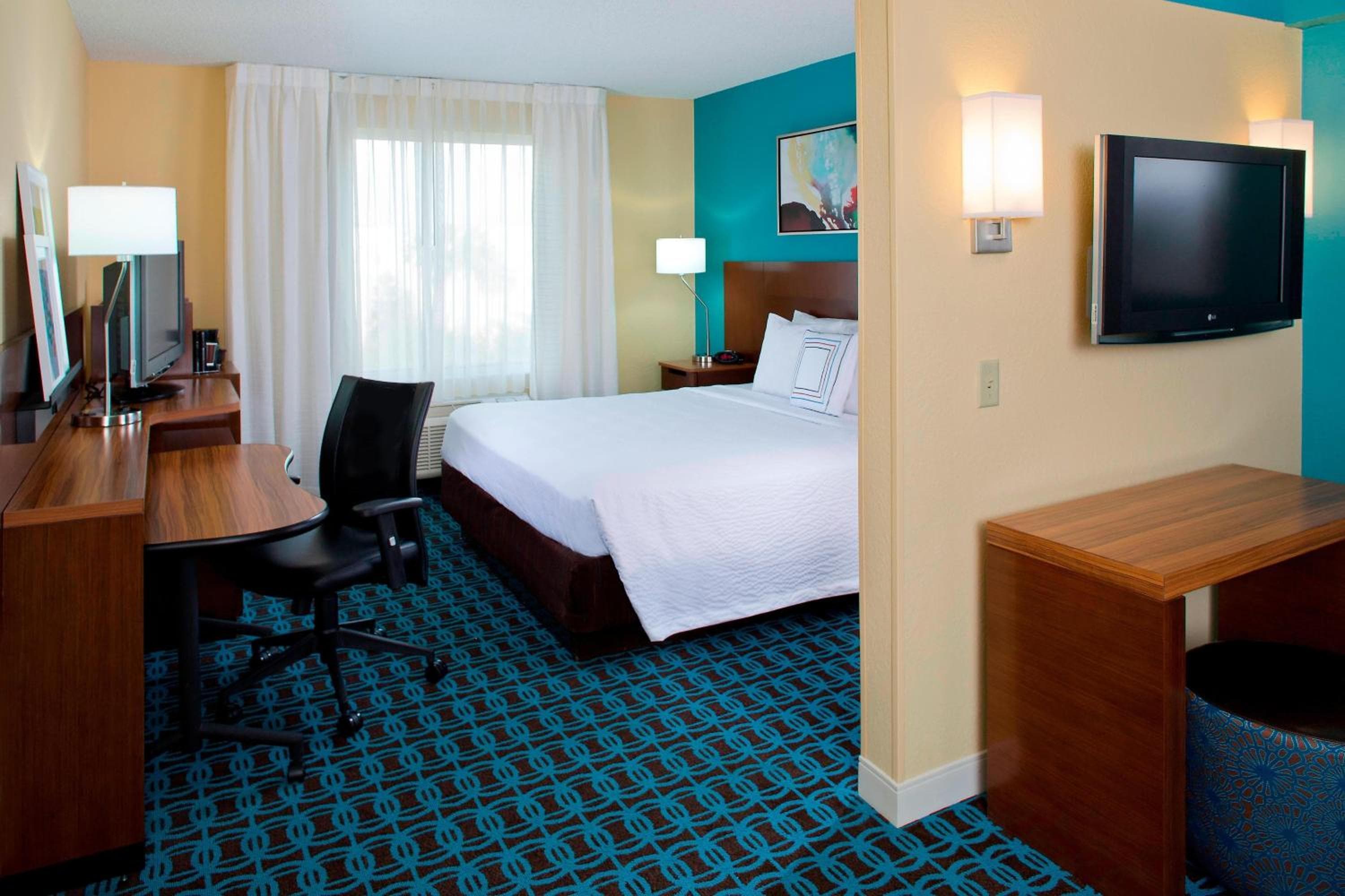 Fairfield Inn & Suites by Marriott Orlando Lake Buena Vista in the Marriott Village - Large Family Suites with Trundle Bunk Beds!