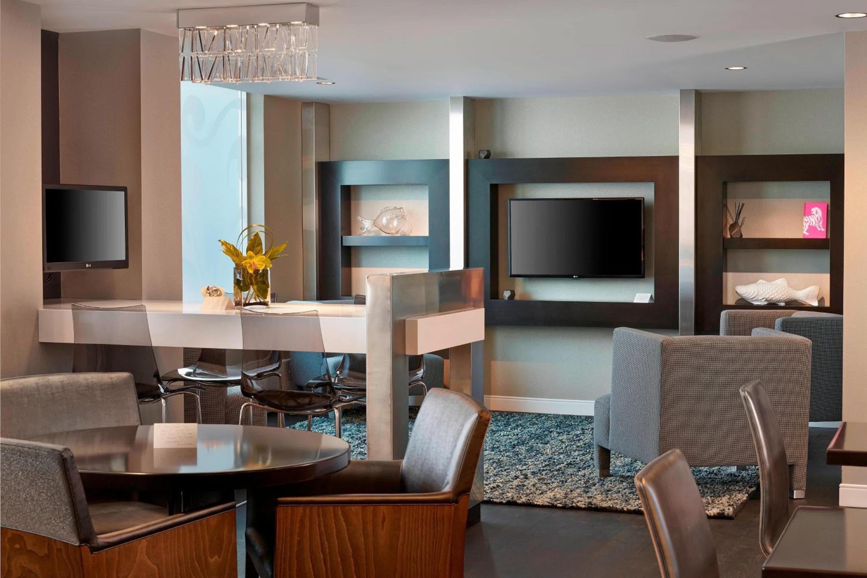 Renaissance Edmonton Airport Hotel