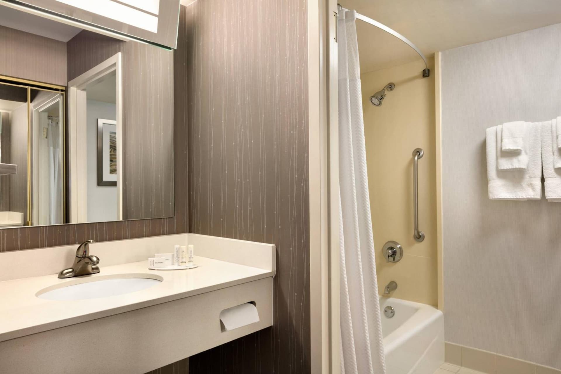 Courtyard by Marriott Tysons McLean