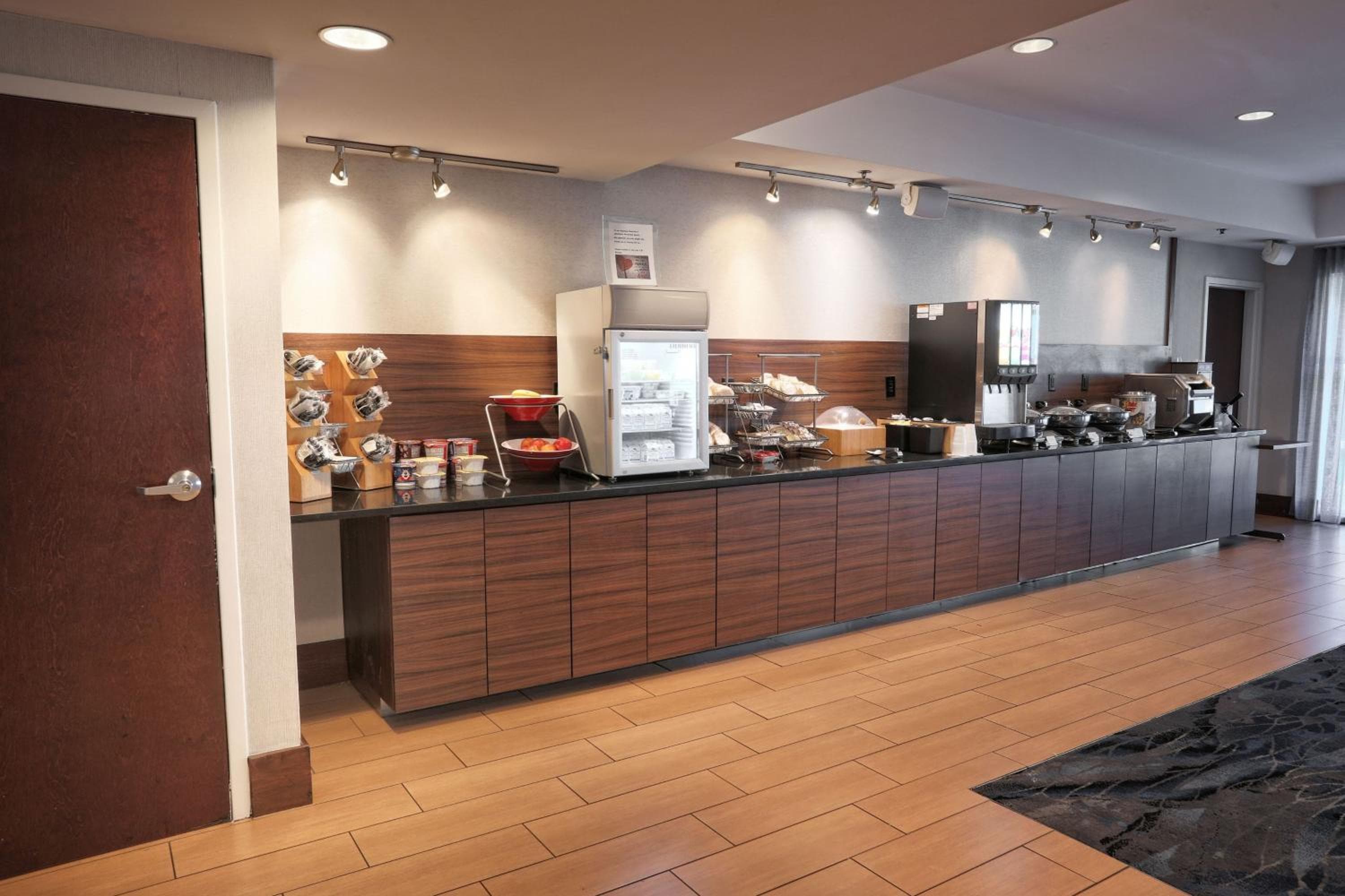 Fairfield Inn & Suites by Marriott Charleston North/Ashley Phosphate