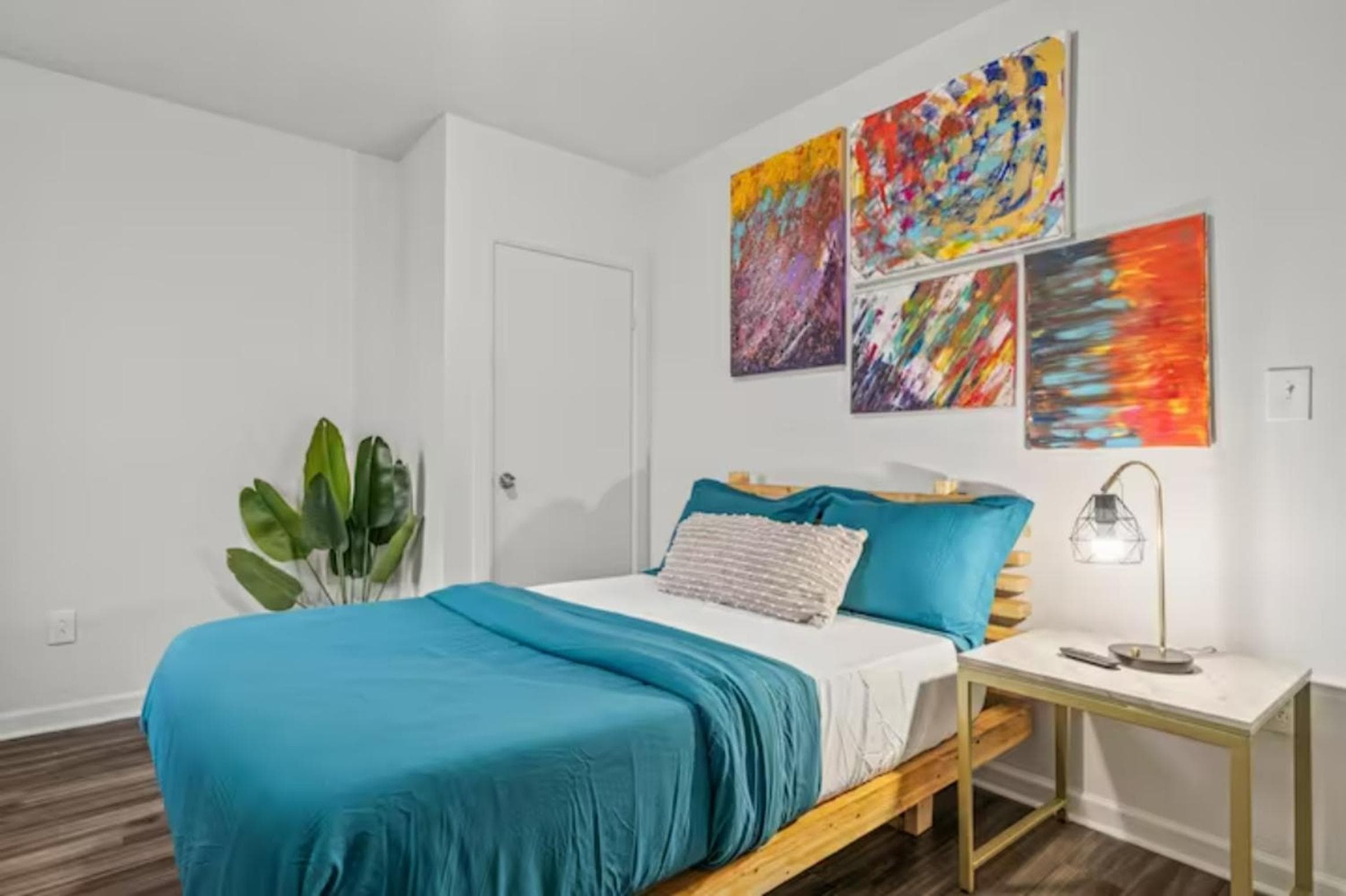 Urban Chic Apartments Near Center City