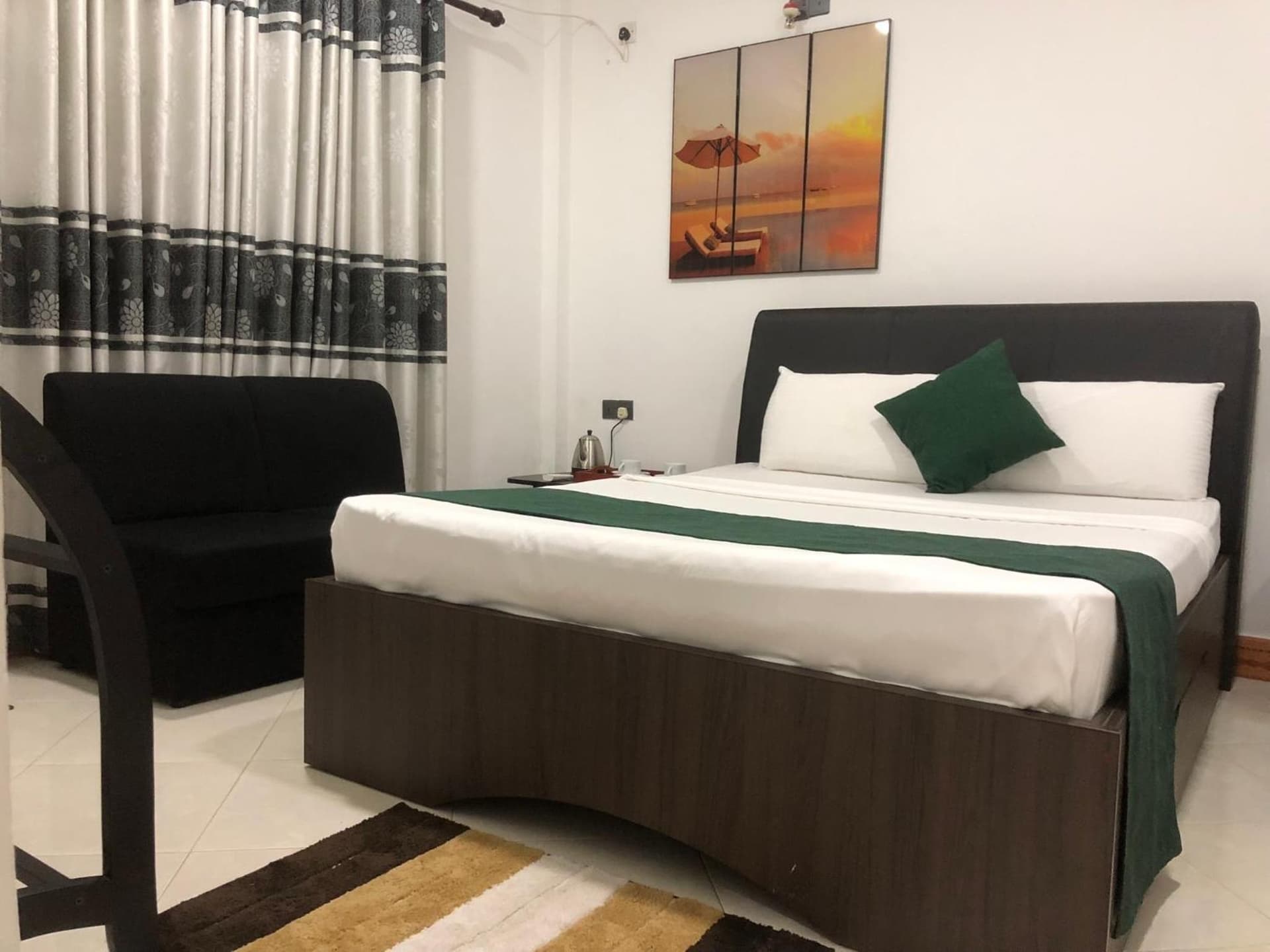 White Land City Hotel