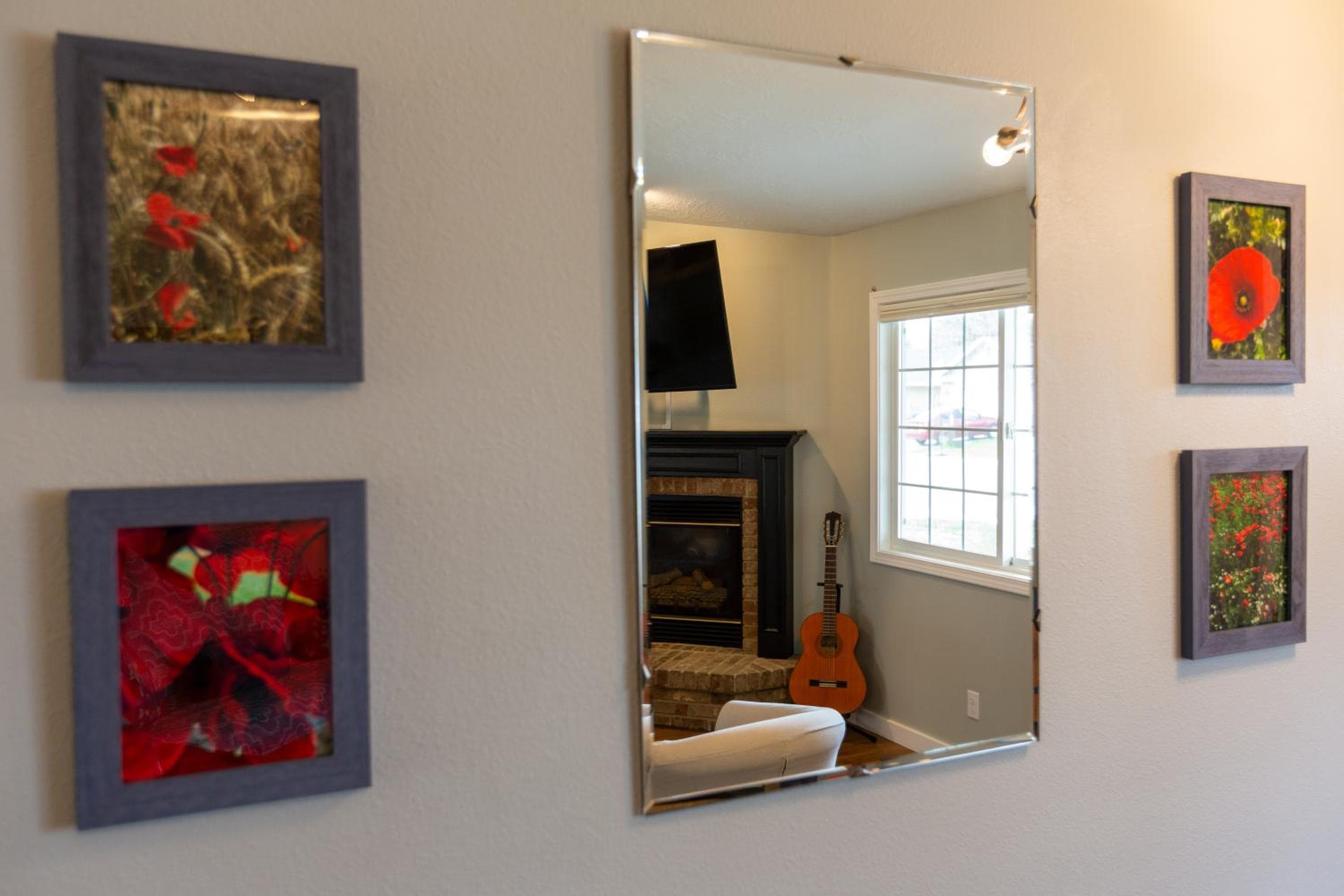 Hello Dolly! 3 beds, 2 bath, 2 TV's, Fireplace, Quiet Neighborhood in Star, ID minutes from walking trails and river views