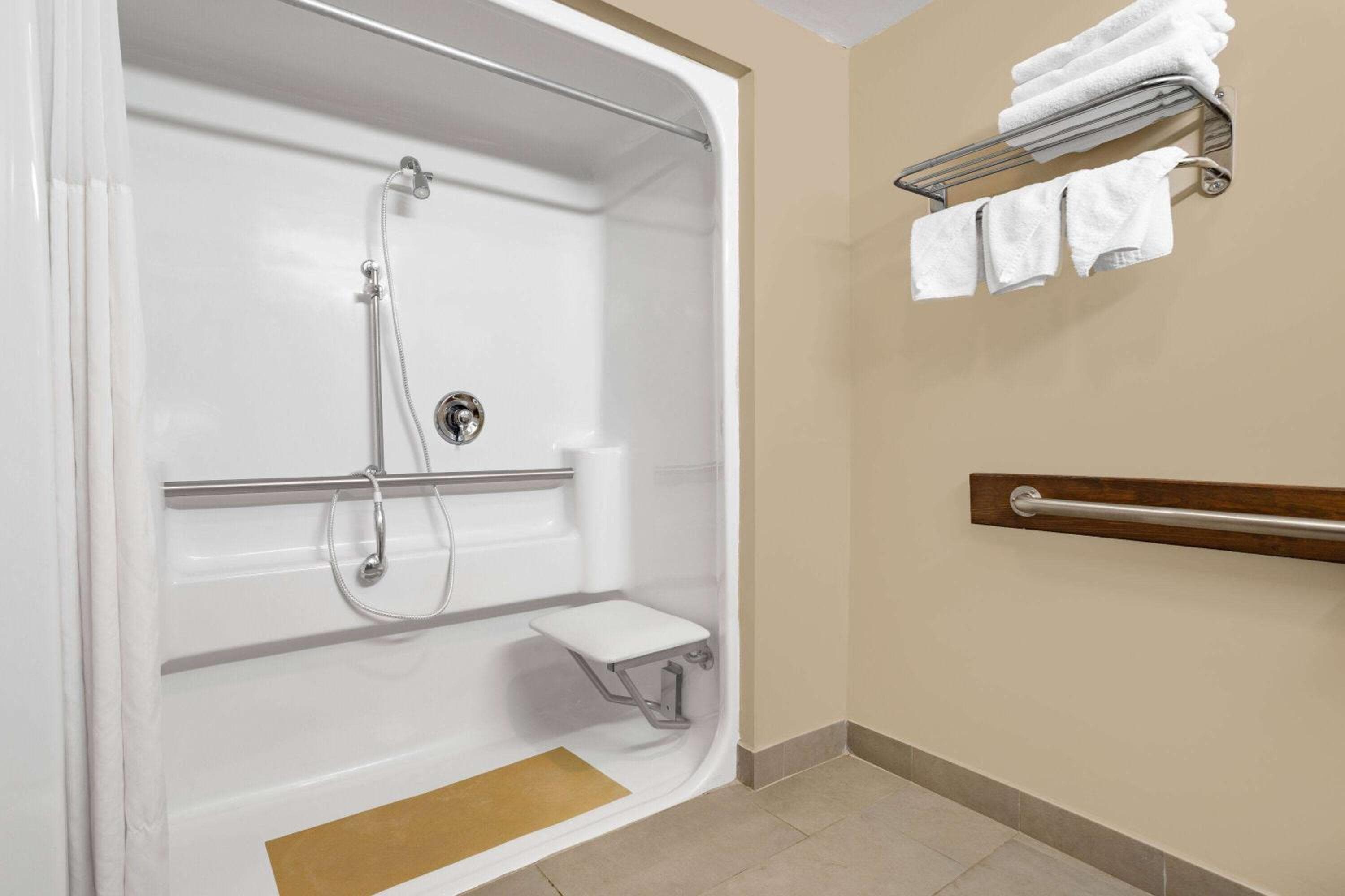 Ramada by Wyndham Hendersonville