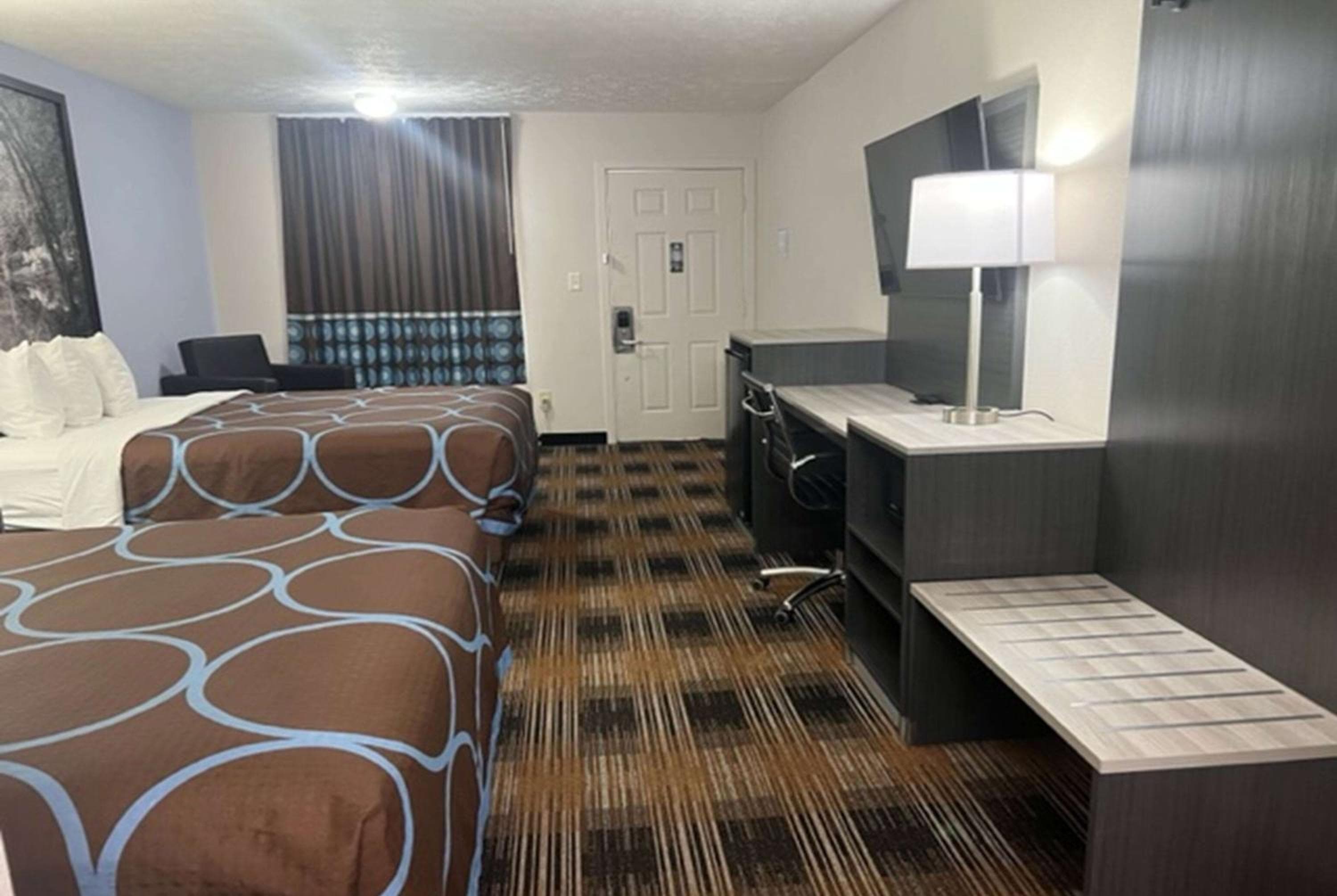 Super 8 by Wyndham Covington