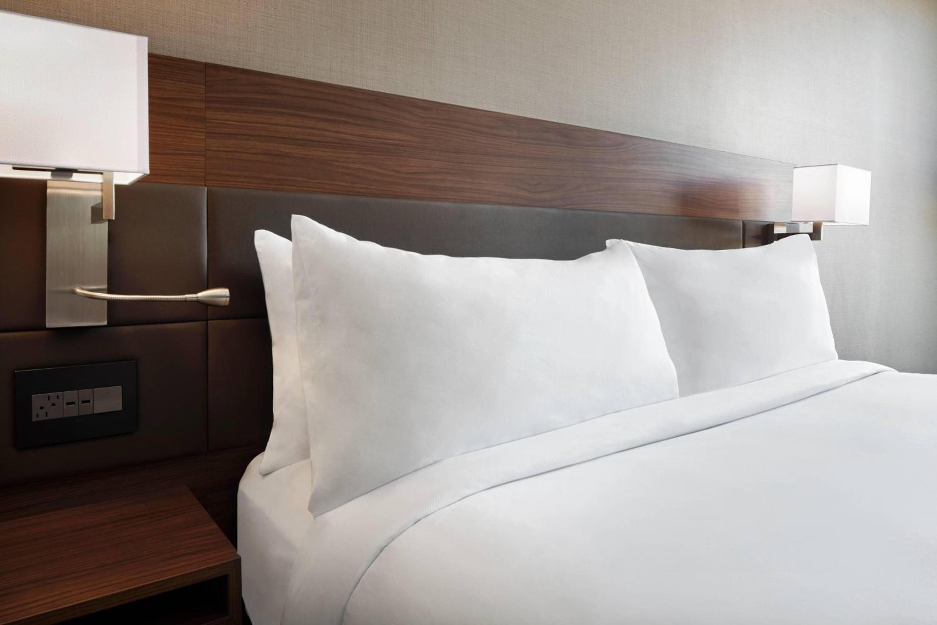 AC Hotel by Marriott Pittsburgh Downtown
