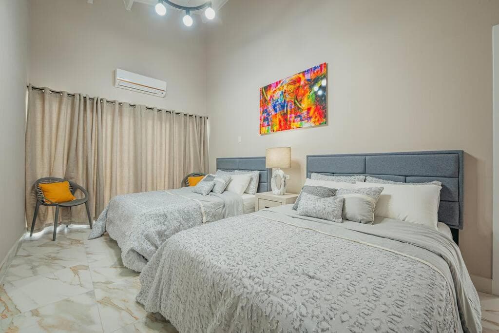 Villa de Leon suitable for 14 persons. 5 bedrooms 5 bathrooms