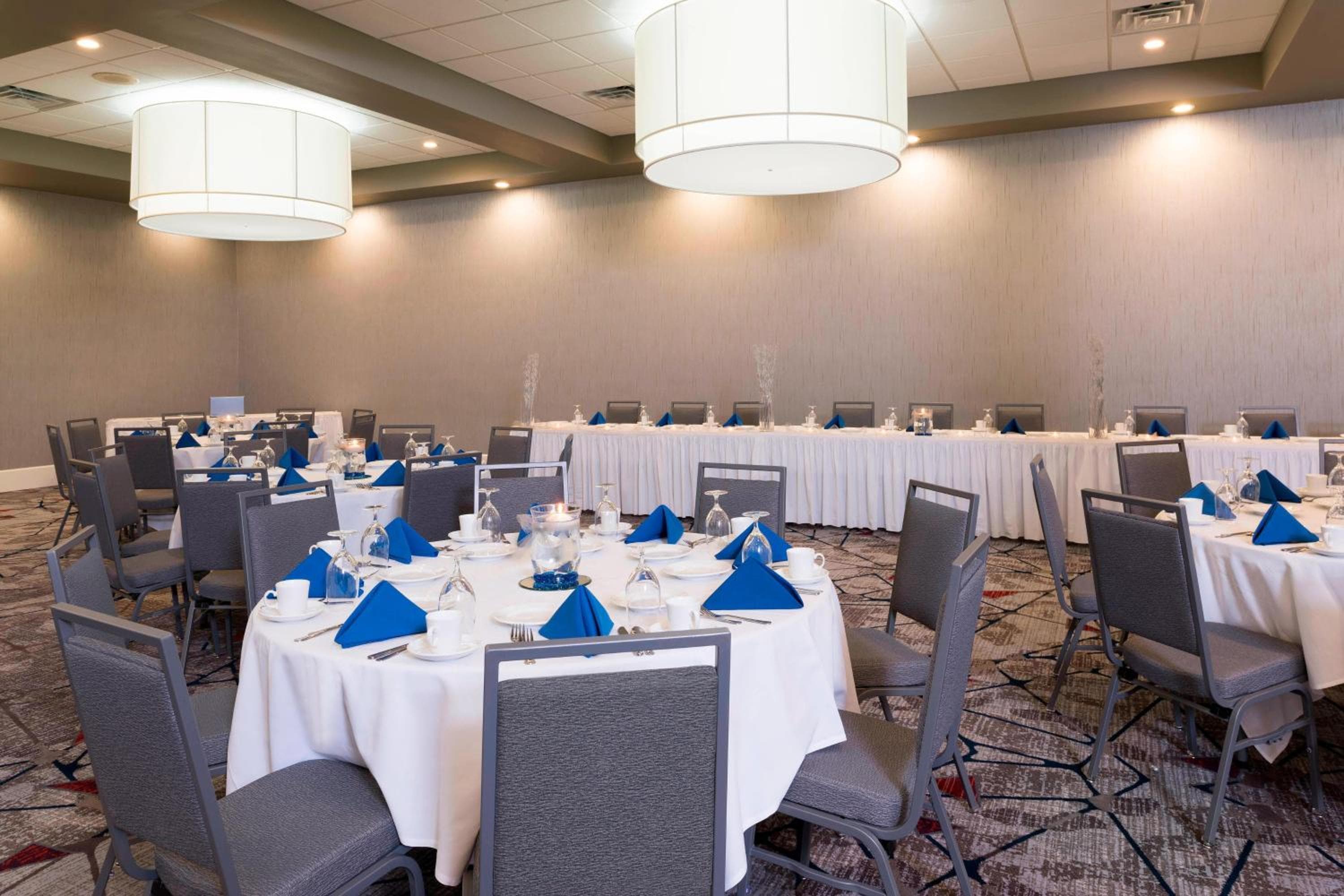 Sonesta Hotel Grand Rapids Airport