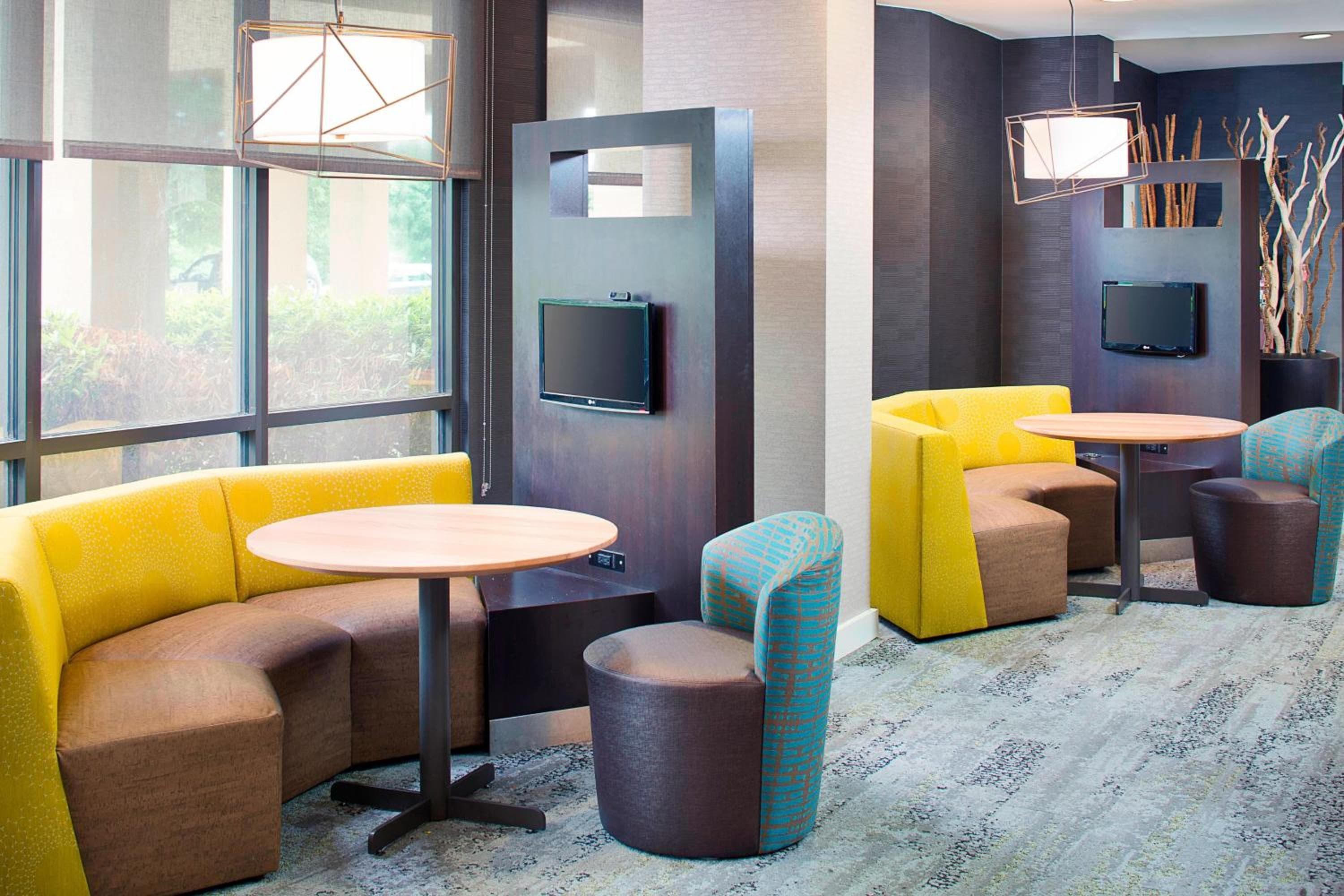 Courtyard by Marriott Roanoke Airport