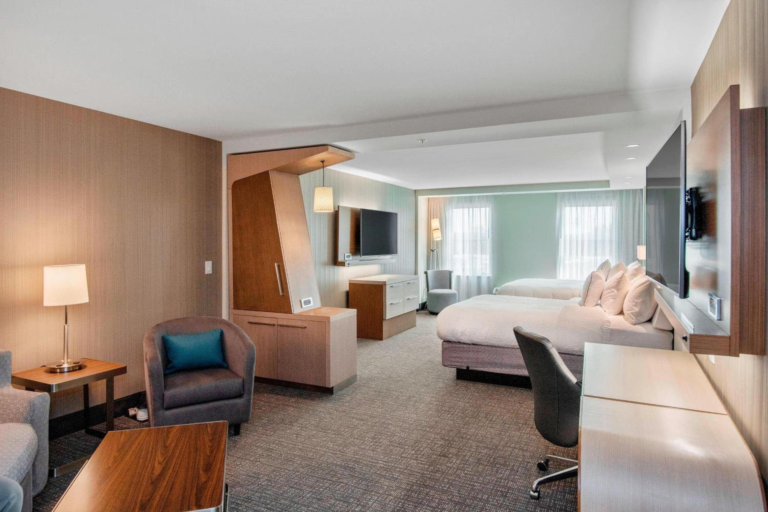 Courtyard by Marriott Raleigh Cary/Parkside Town Commons