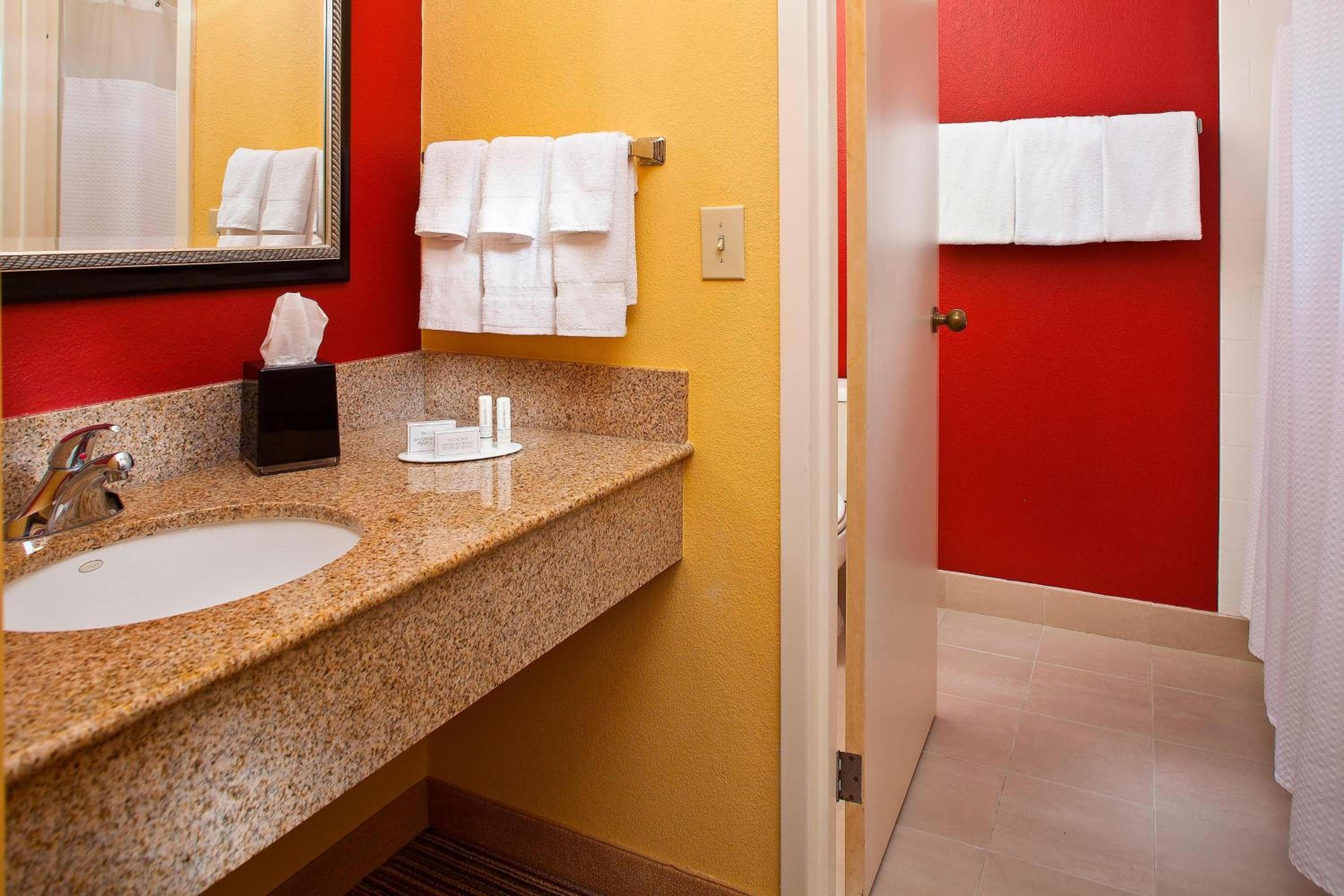 Courtyard by Marriott Orlando Airport
