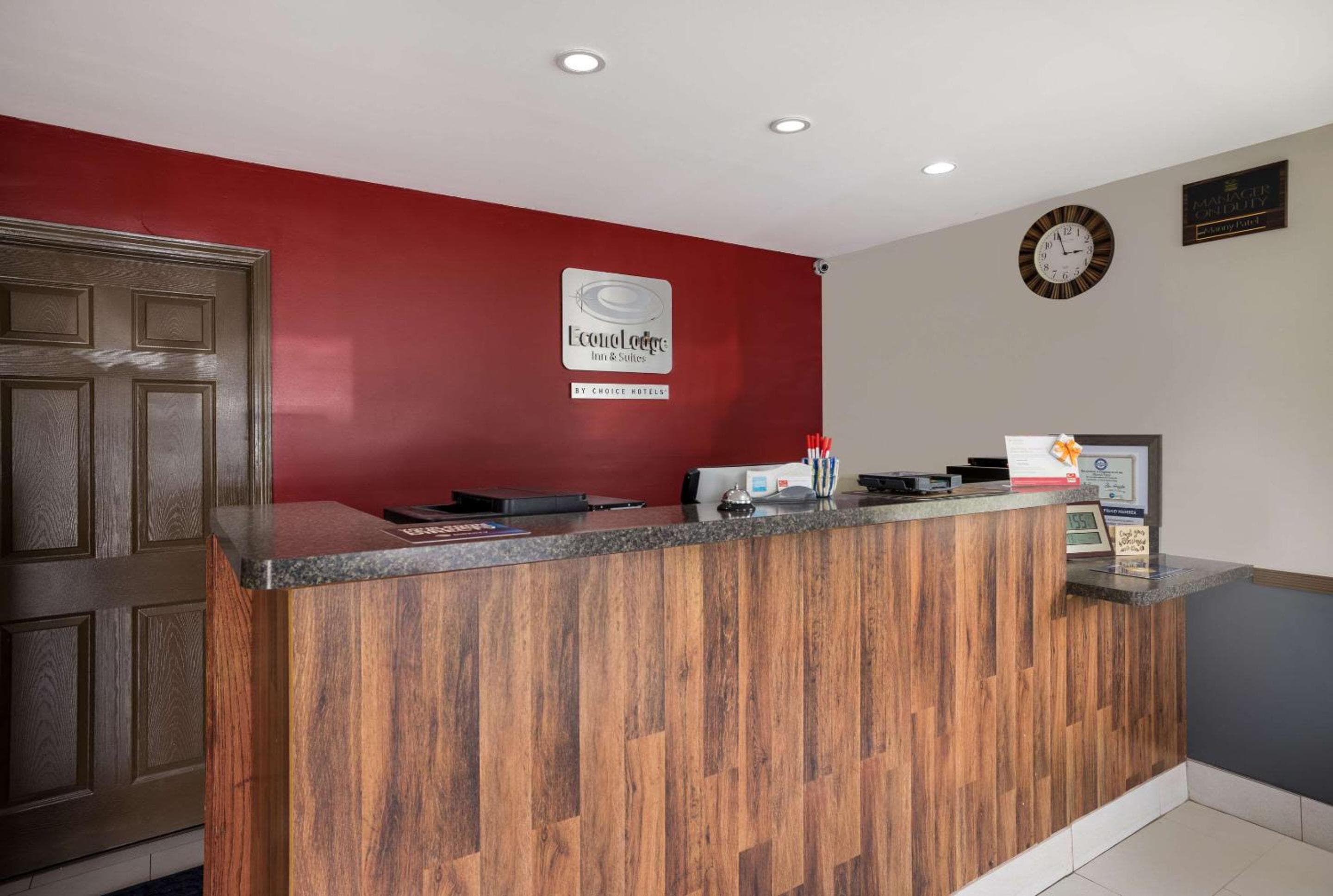 Econo Lodge Inn & Suites Canandaigua - Finger Lakes Area