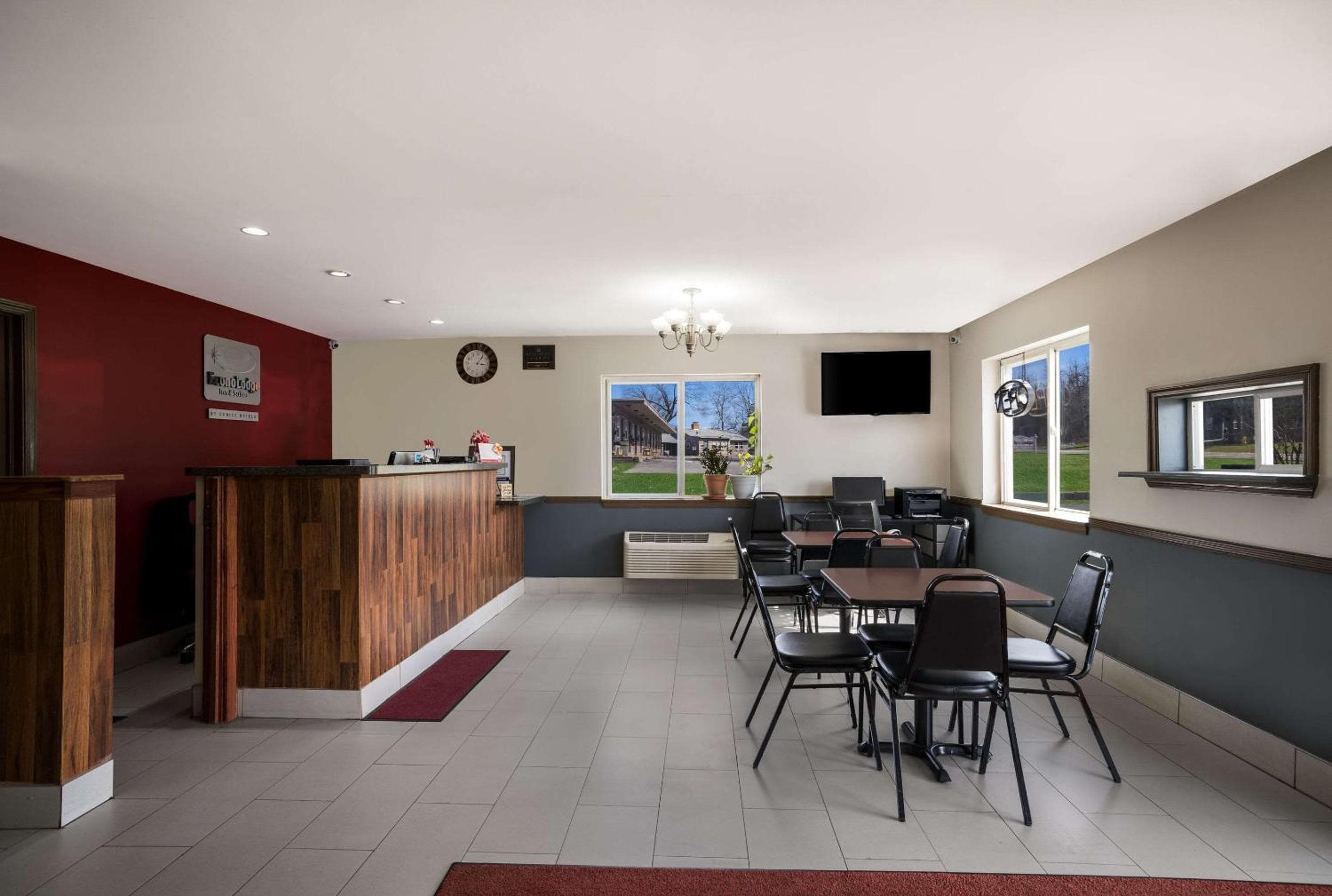 Econo Lodge Inn & Suites Canandaigua - Finger Lakes Area