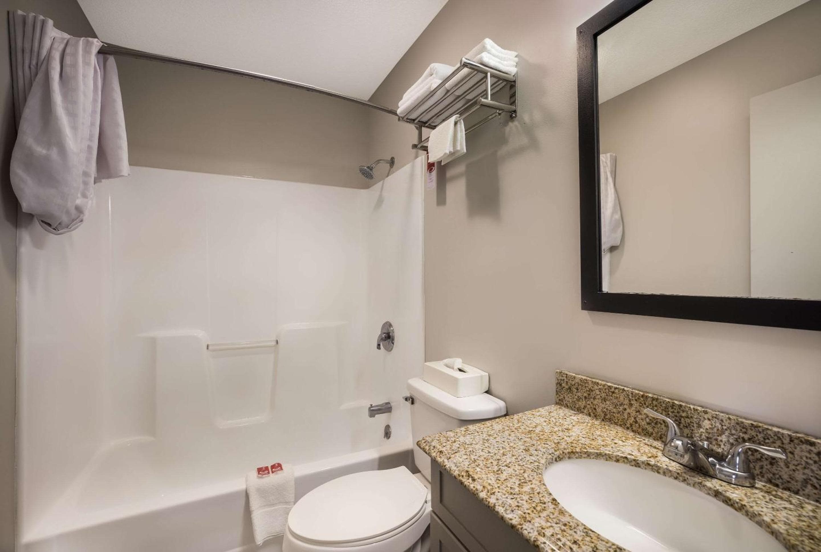 Econo Lodge Inn & Suites Canandaigua - Finger Lakes Area