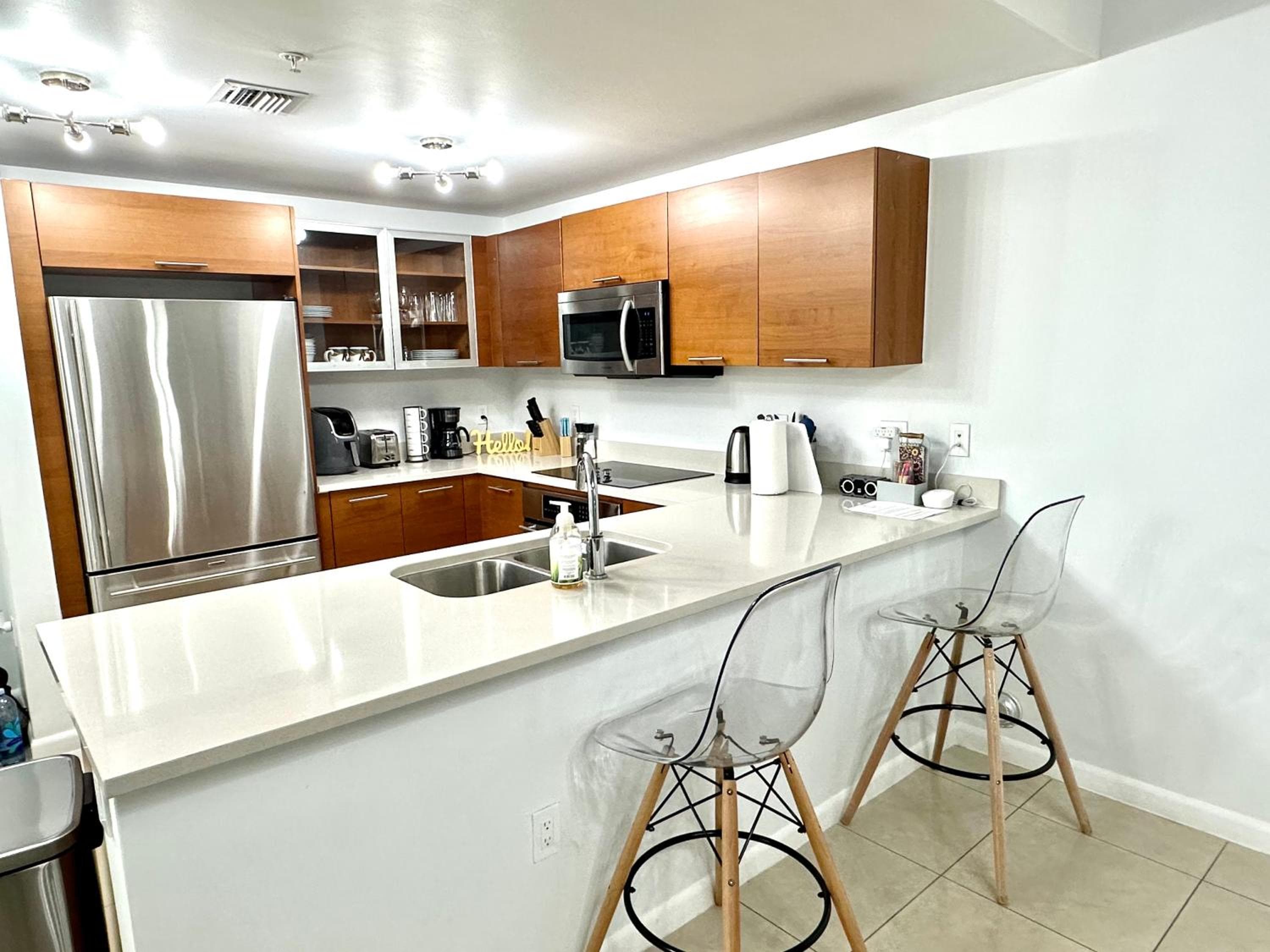Beautiful 1BD 1BTH at Midblock FREE PARKING