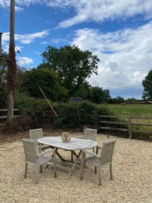 Pretty 1 bedroom cottage near Cirencester