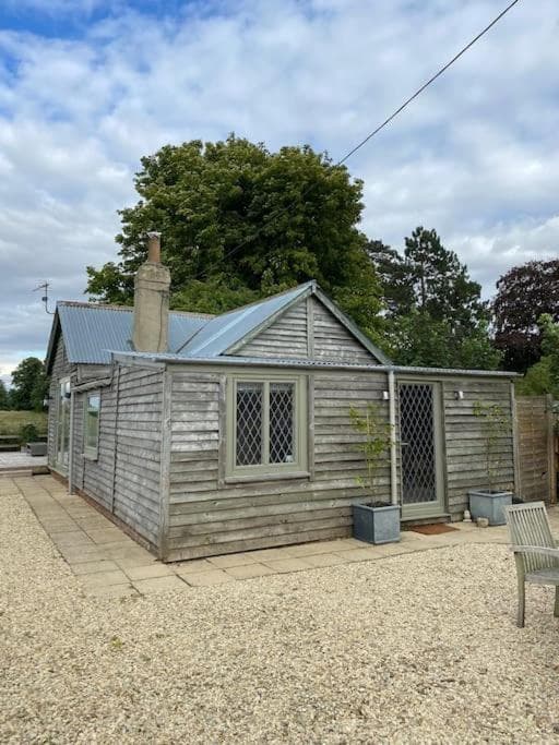 Pretty 1 bedroom cottage near Cirencester