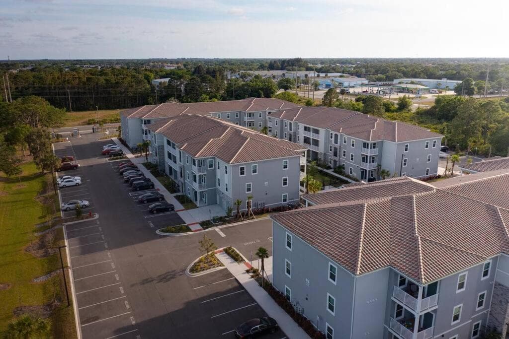Elegant 3BR/2BA Condo Near Beaches & Attractions