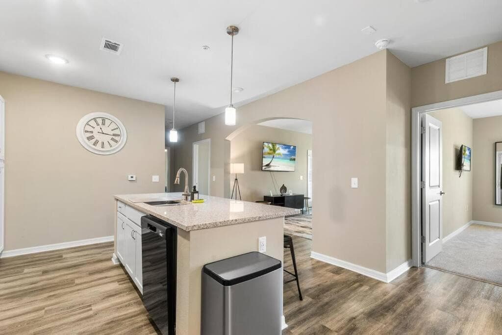 Elegant 3BR/2BA Condo Near Beaches & Attractions