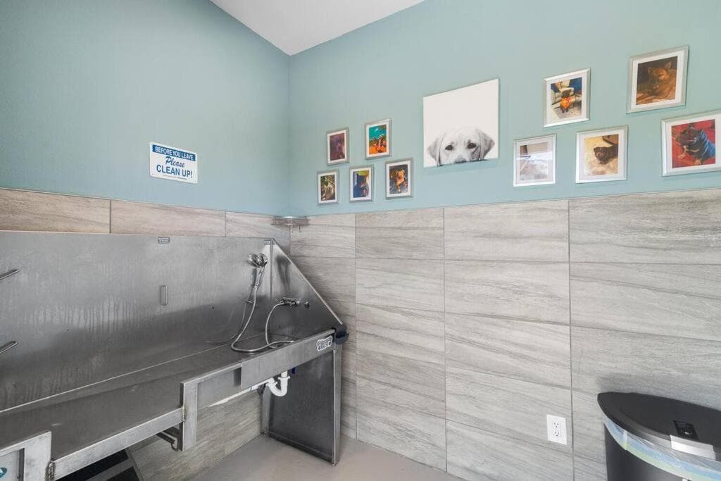 Elegant 3BR/2BA Condo Near Beaches & Attractions
