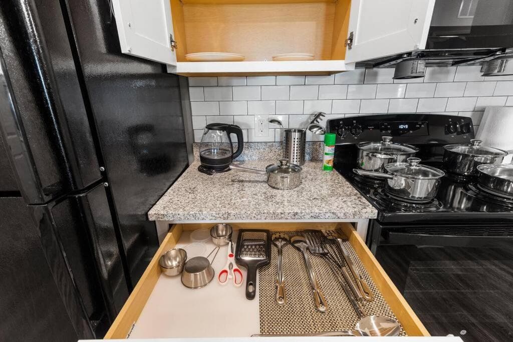 Luxury 3 Bedroom/2 Bathroom Condo in Melbourne FL with Pool, Gym and Laundry