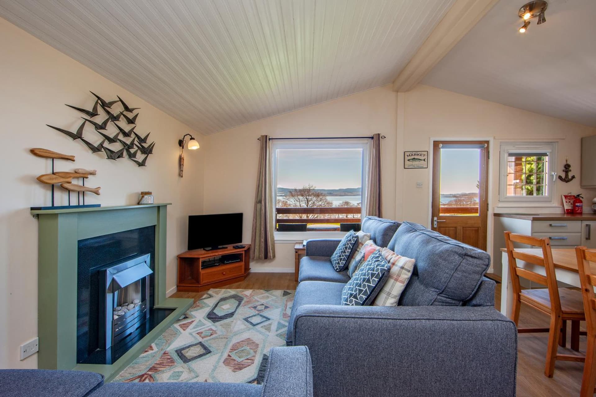 Appin Holiday Homes - Lodges, Shepherds Hut and Train Carriage stays
