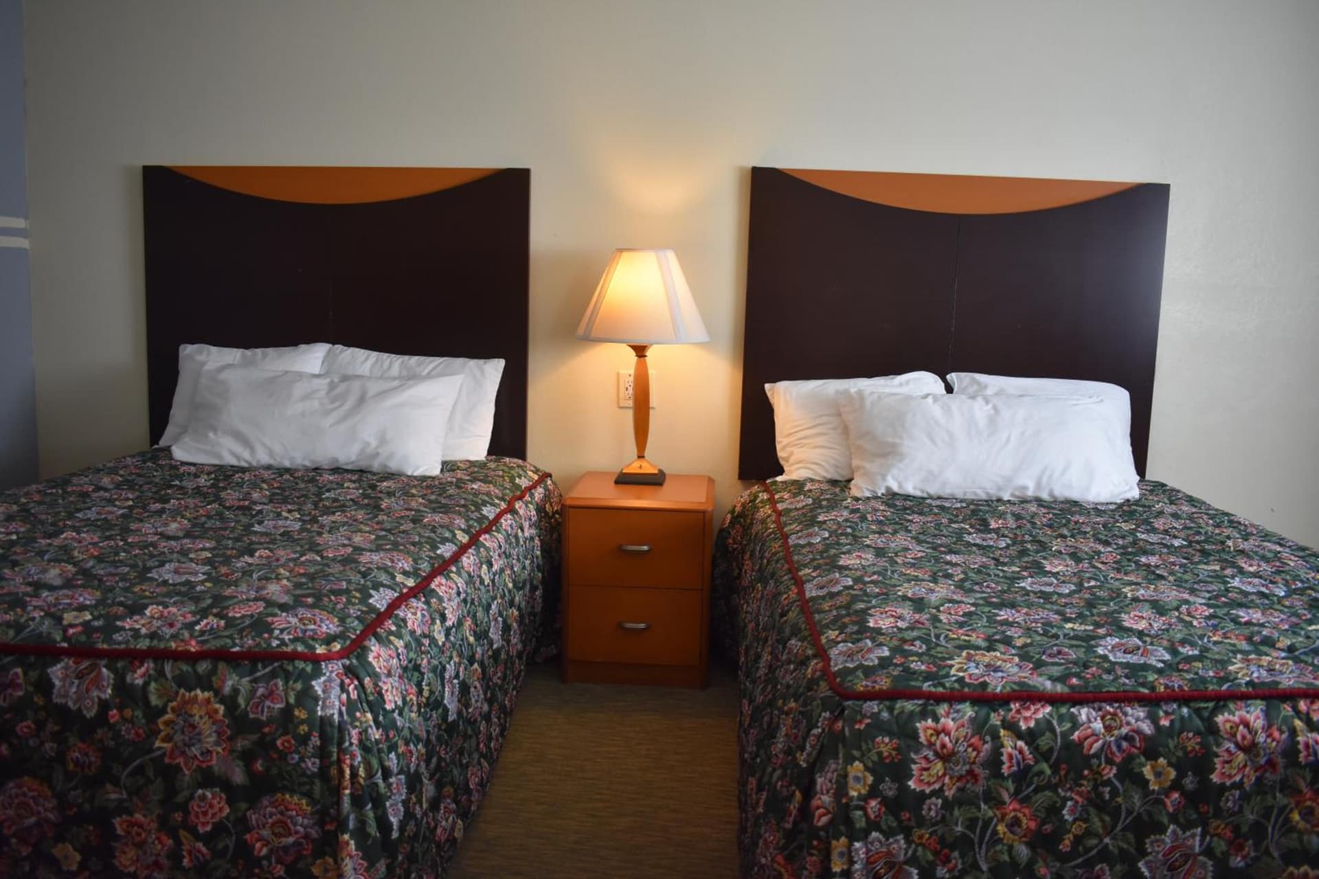 East Norwich Inn