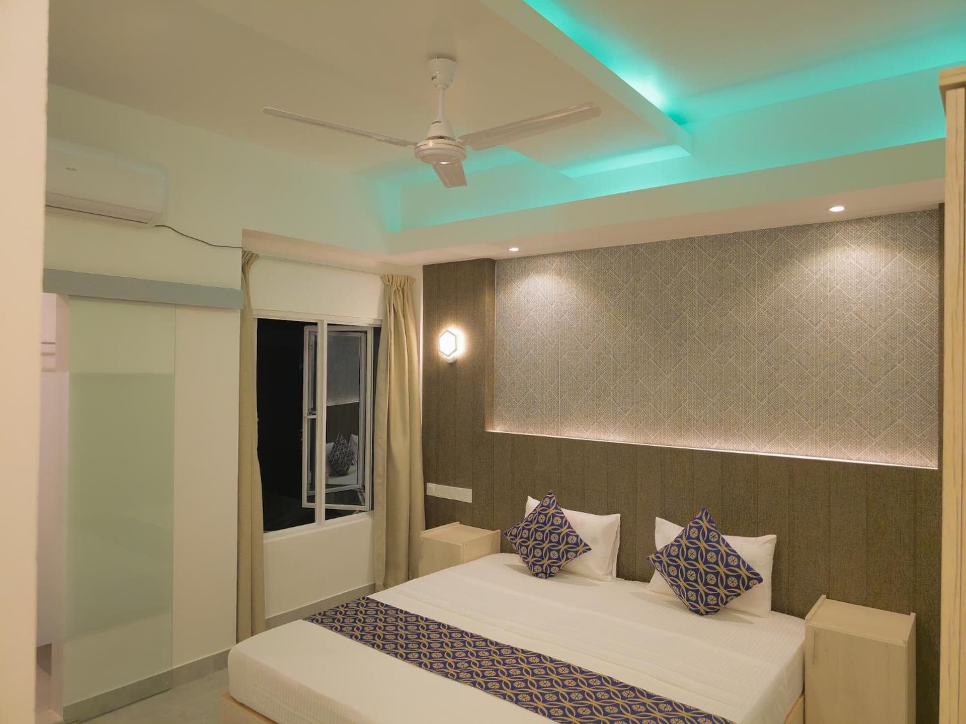 Arora View