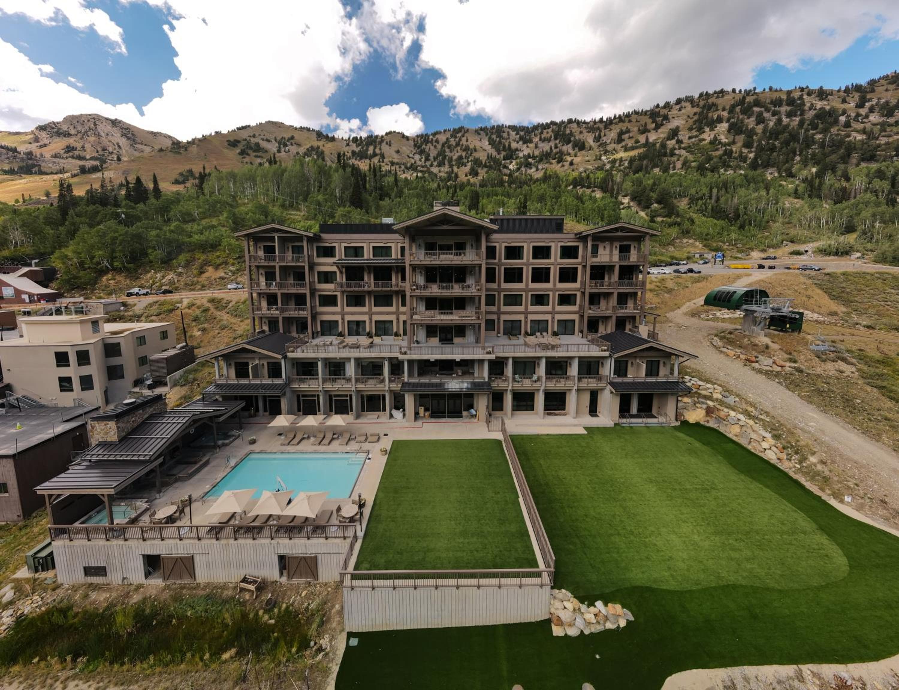 The Snowpine Lodge