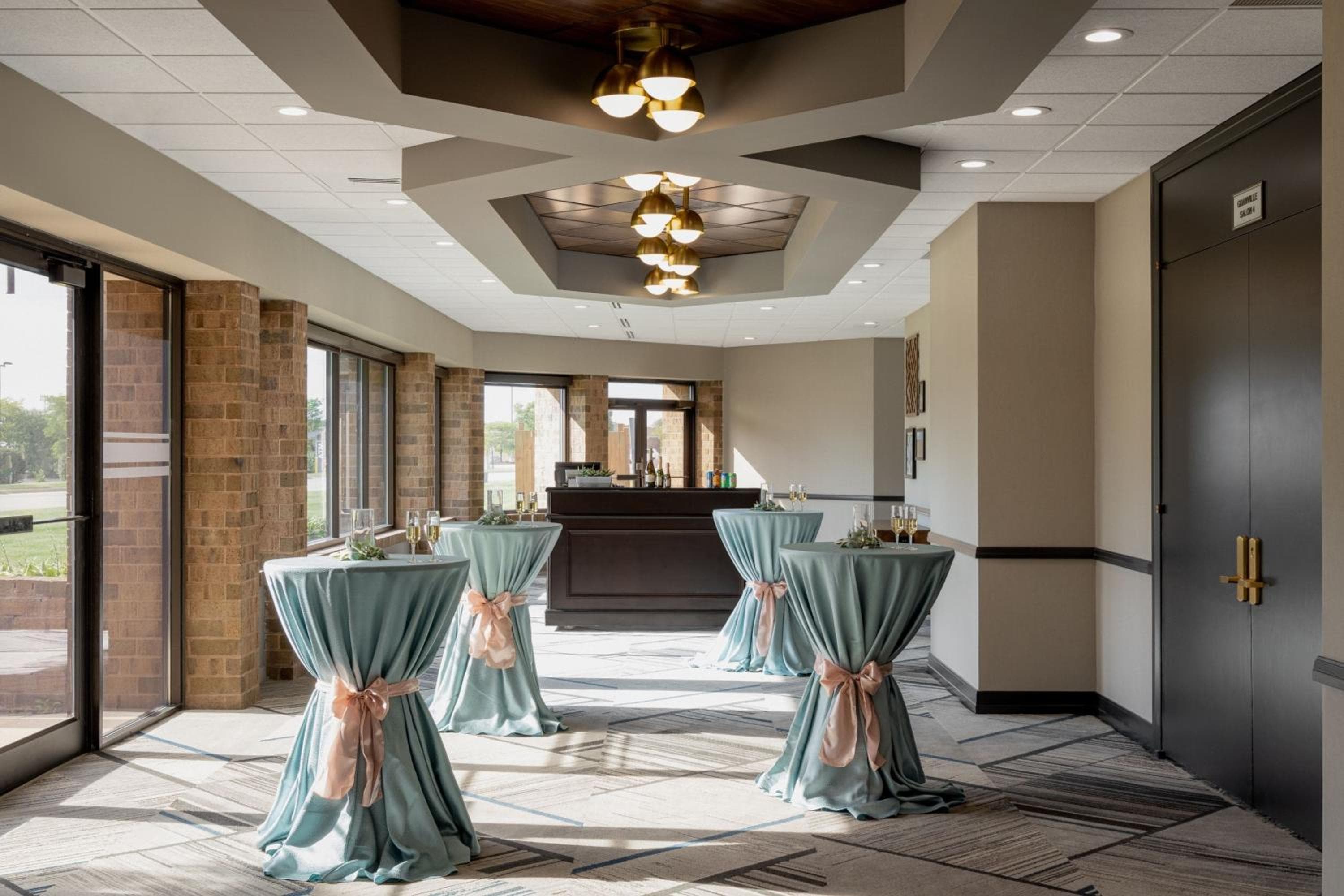 Four Points by Sheraton Milwaukee North Shore