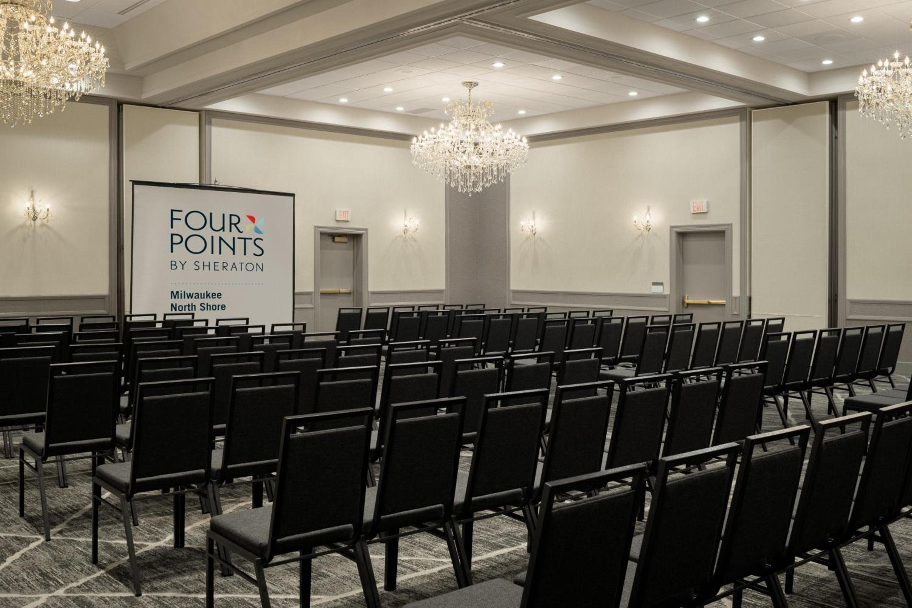 Four Points by Sheraton Milwaukee North Shore