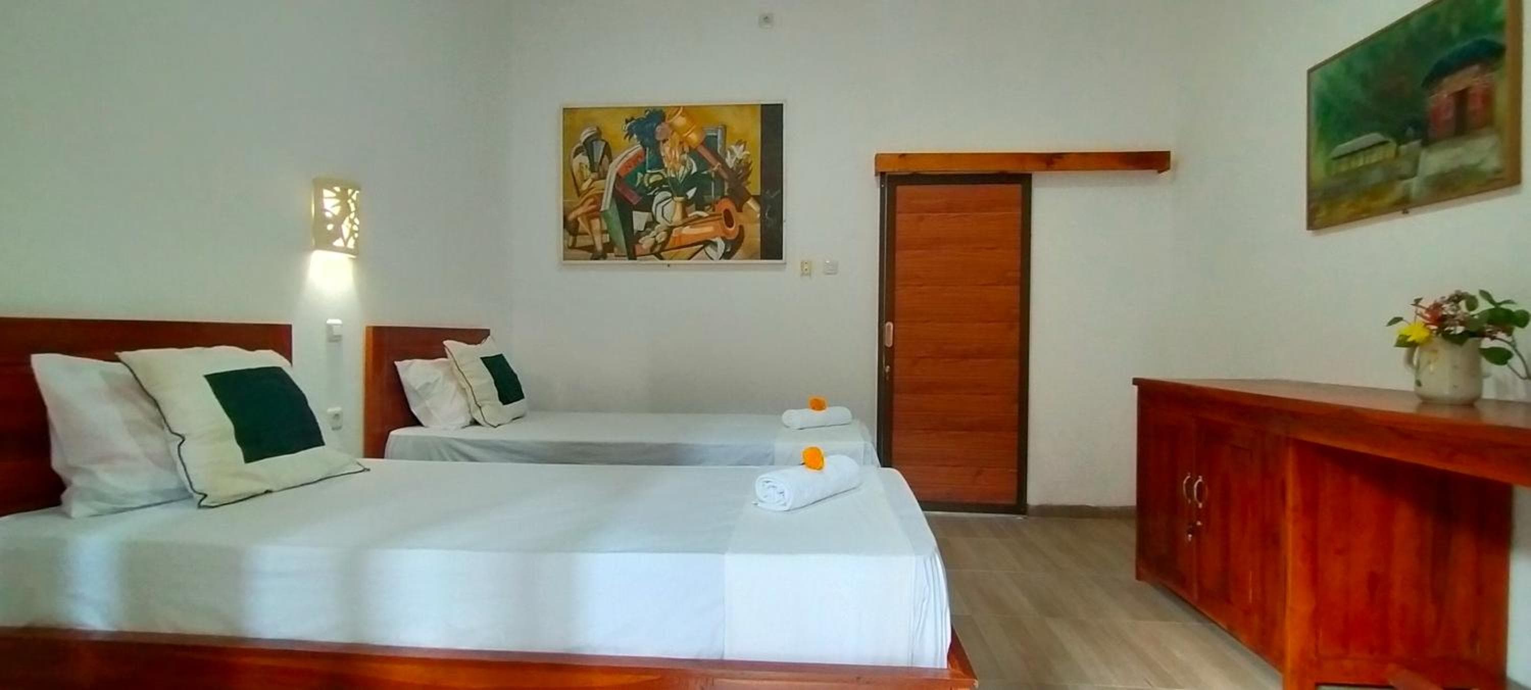 Tunjung guest house lovina beach