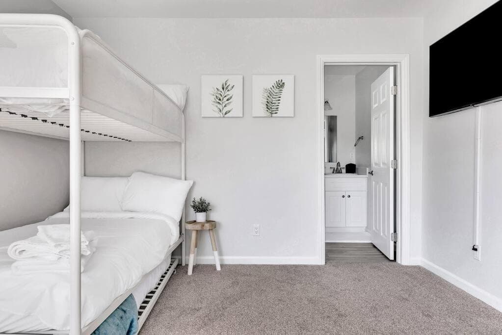 4 Bedroom l 11 Guests l Peaceful l Kids Room