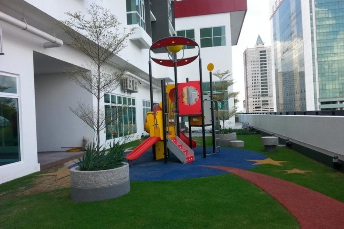 Balcony Studio with WiFi Smart Tv @ Twin Galaxy near KSL/CIQ