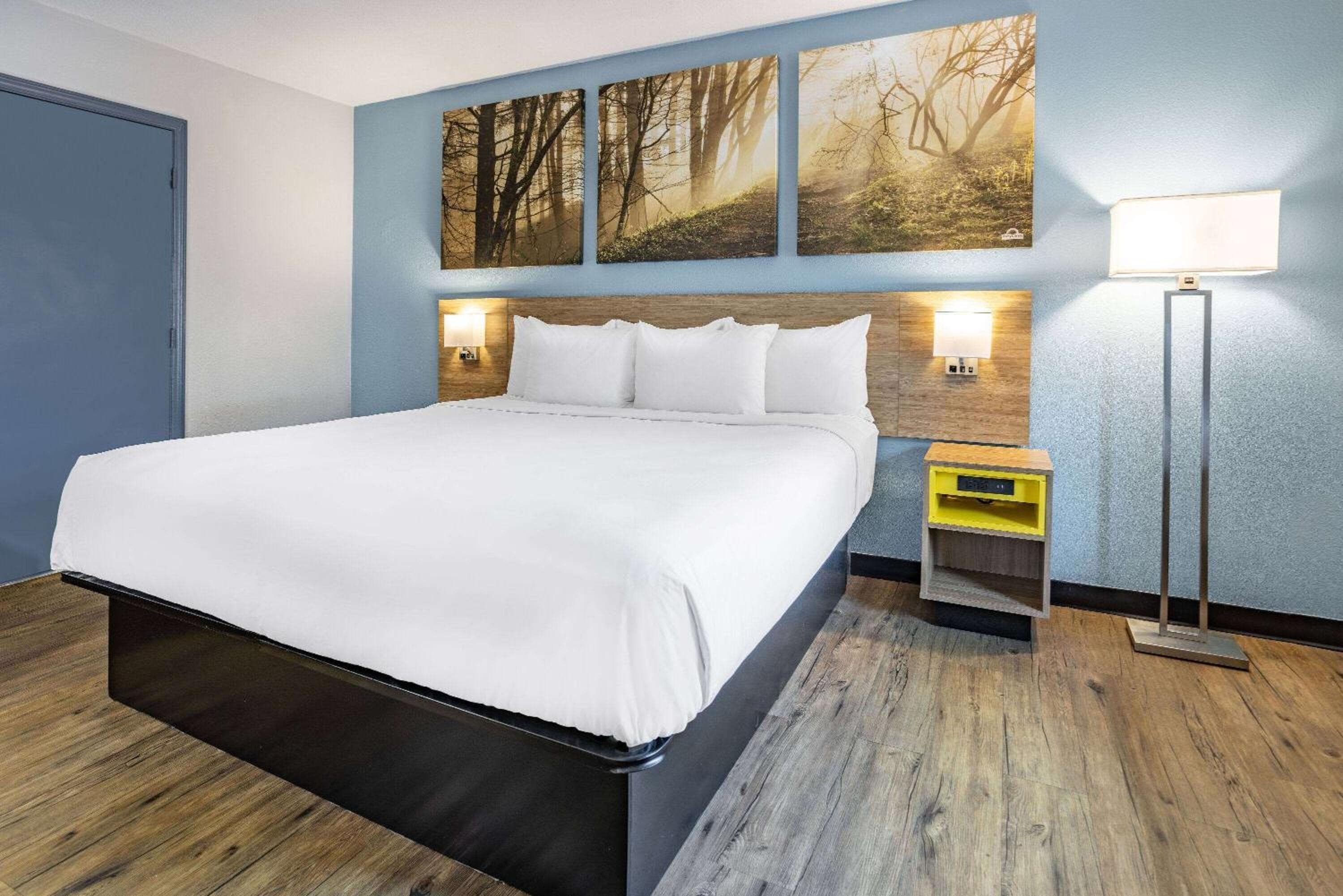 Days Inn by Wyndham Raleigh Glenwood-Crabtree