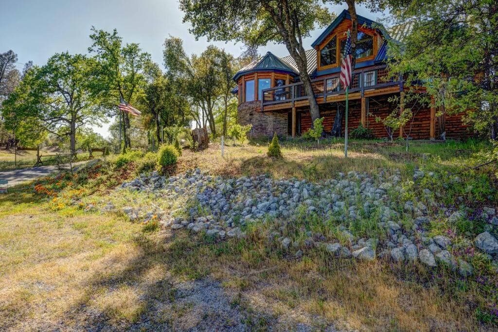 The Happy Bear Lodge
