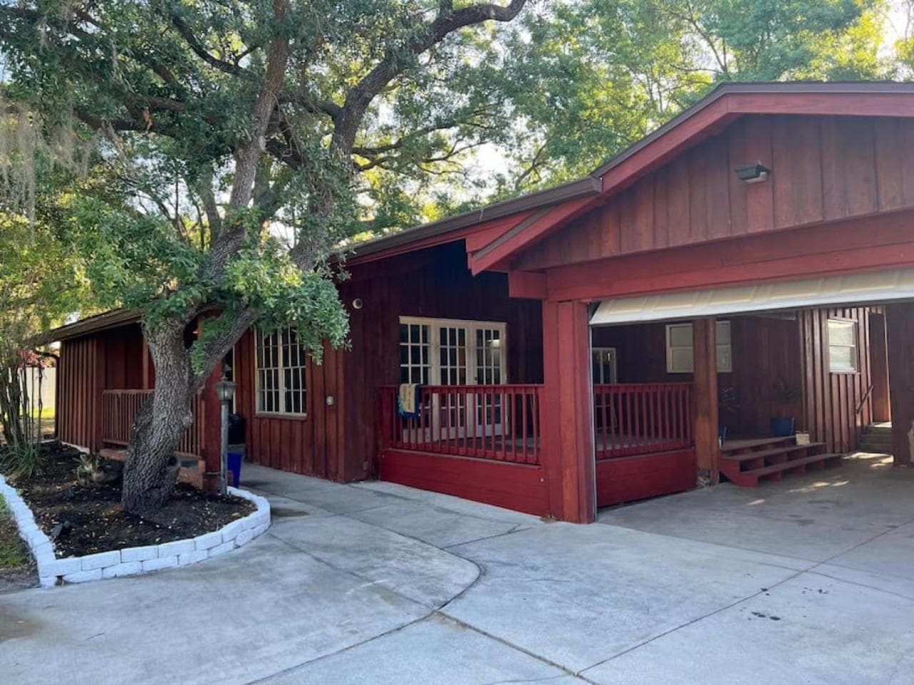 Waterfront 3BR Villa with Gym, Pool and Dock Access