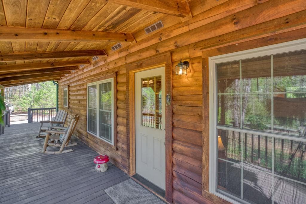 Cozy, Wood Cabin, Private And With Firepit