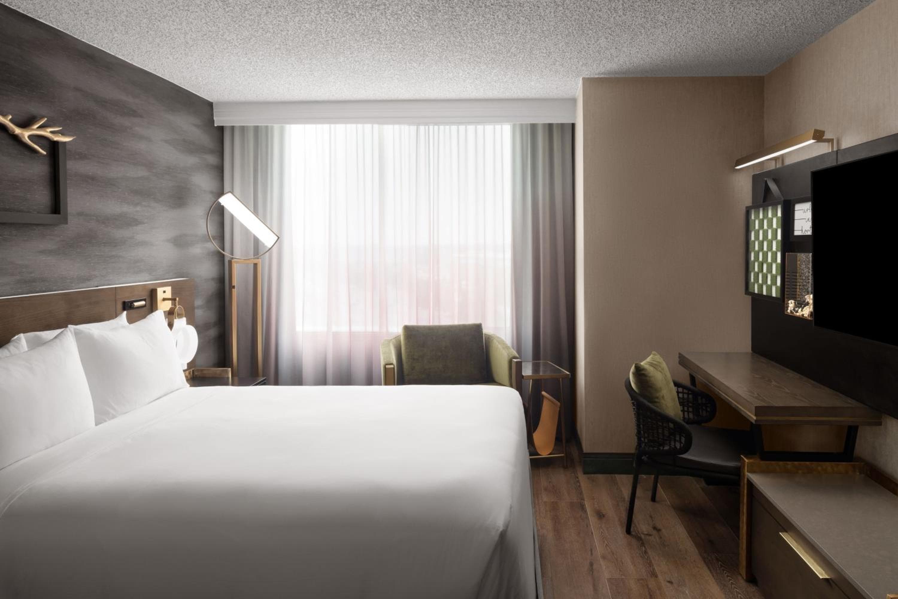 Renaissance Chicago North Shore Hotel