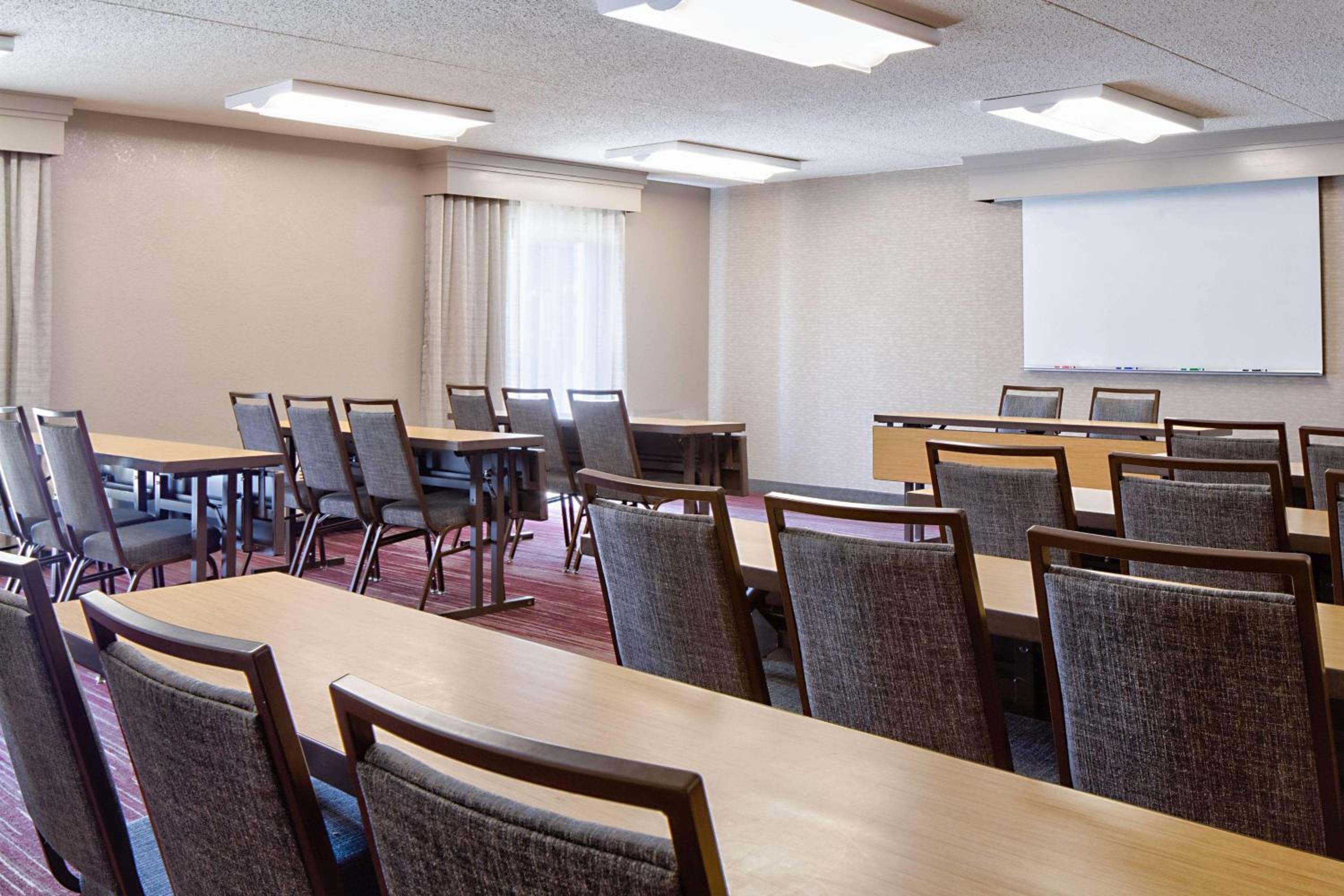 Courtyard by Marriott Dallas Arlington Entertainment District