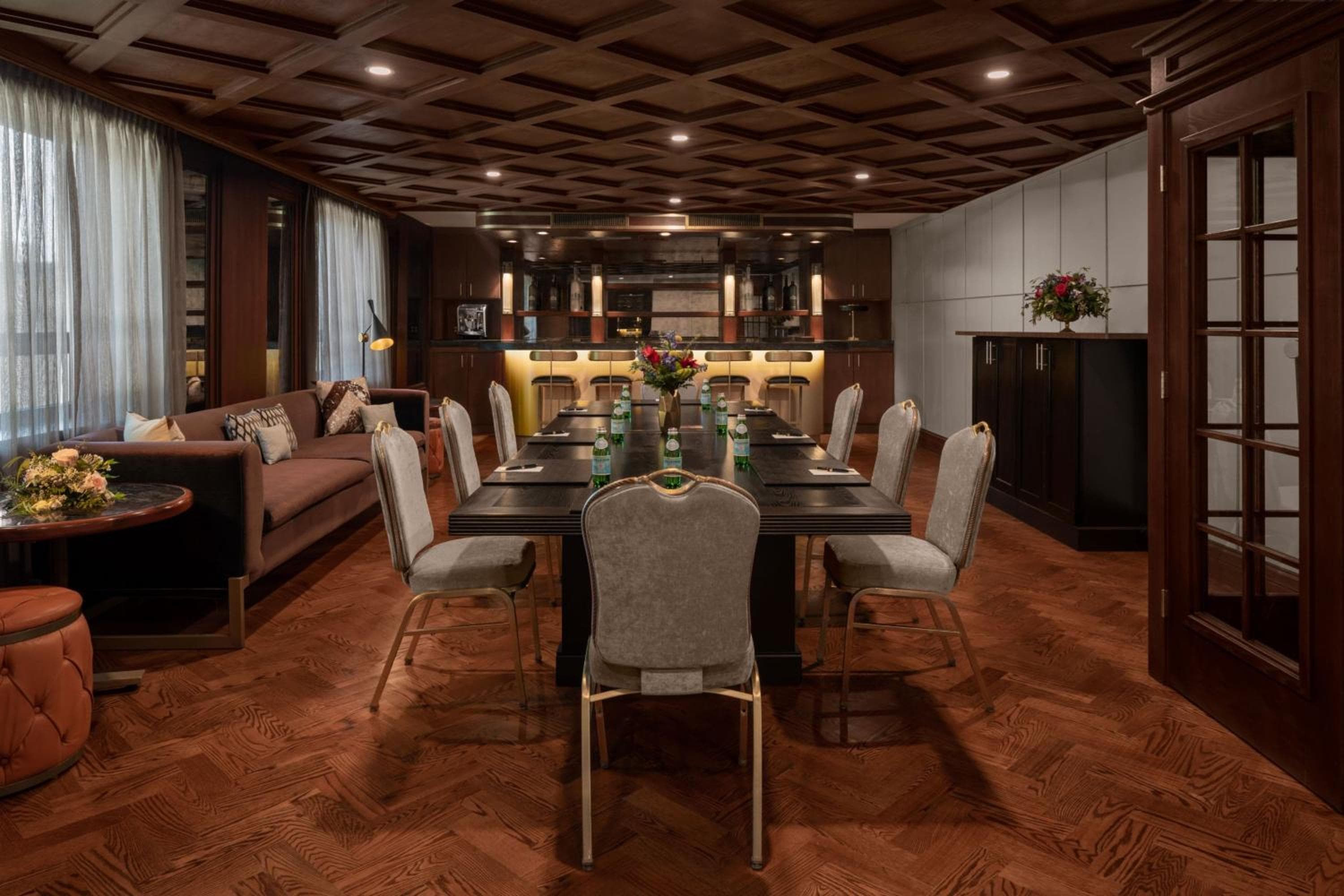The Drake Oak Brook, Autograph Collection