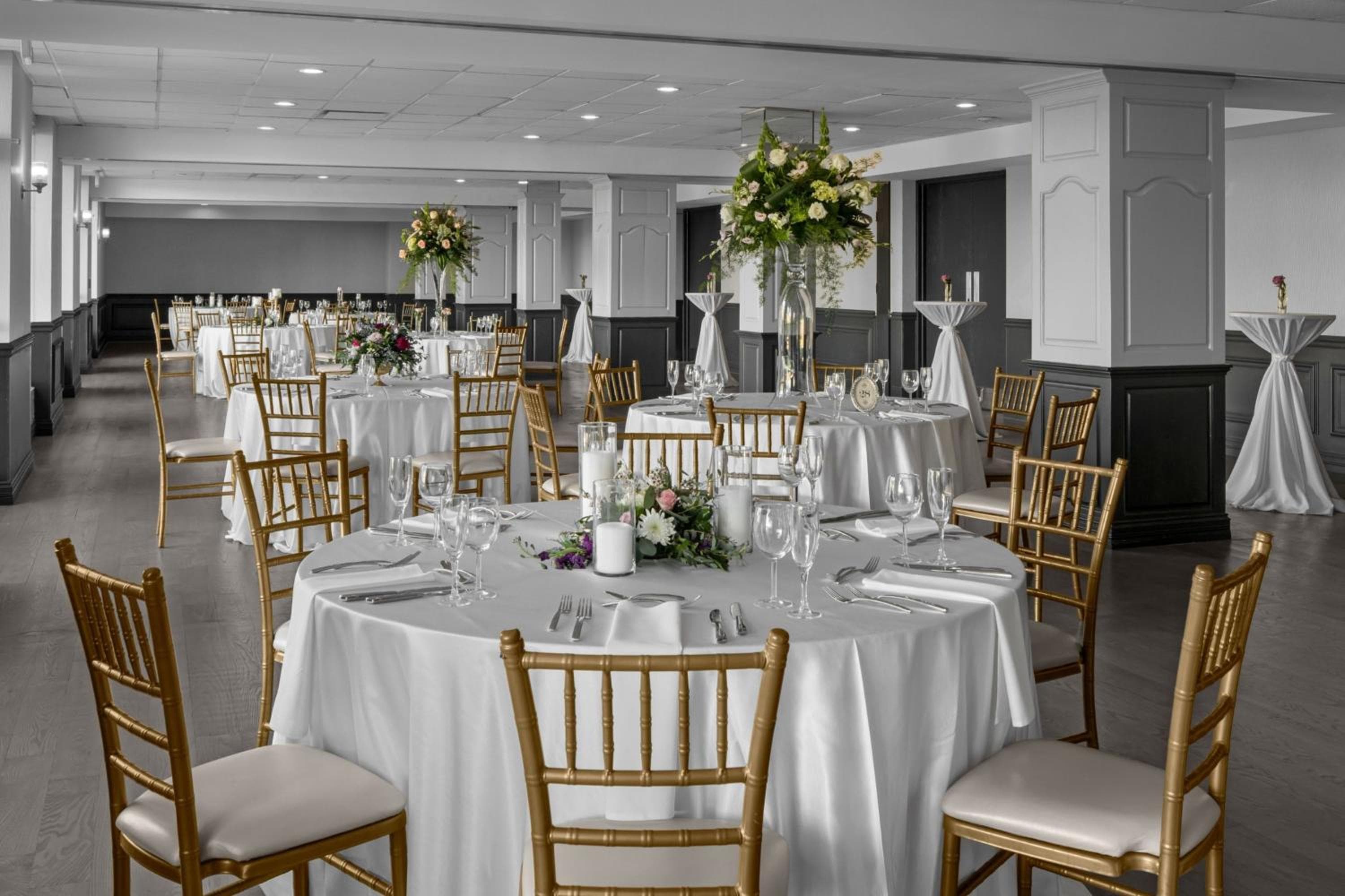The Drake Oak Brook, Autograph Collection
