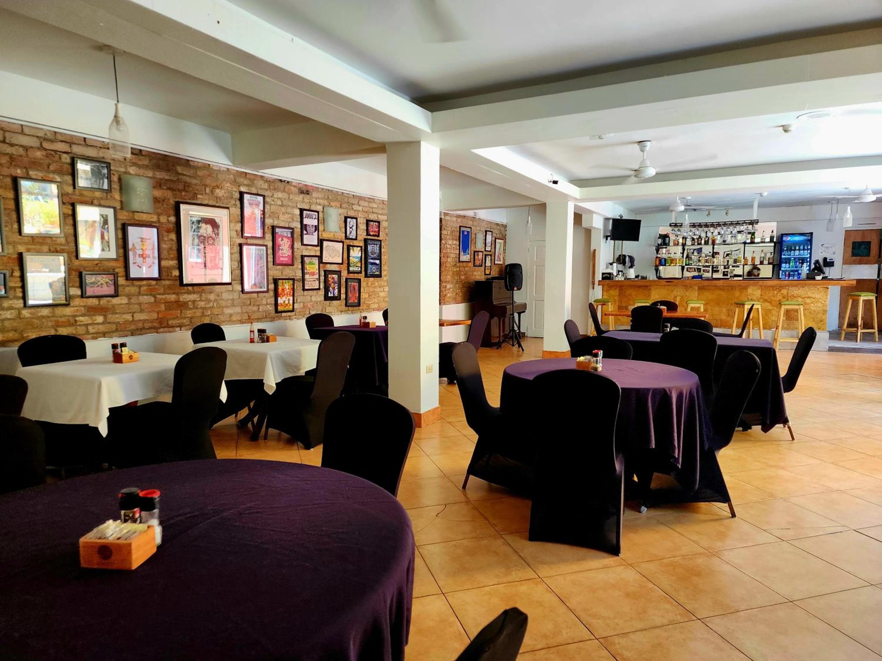 Altamont West Hotel