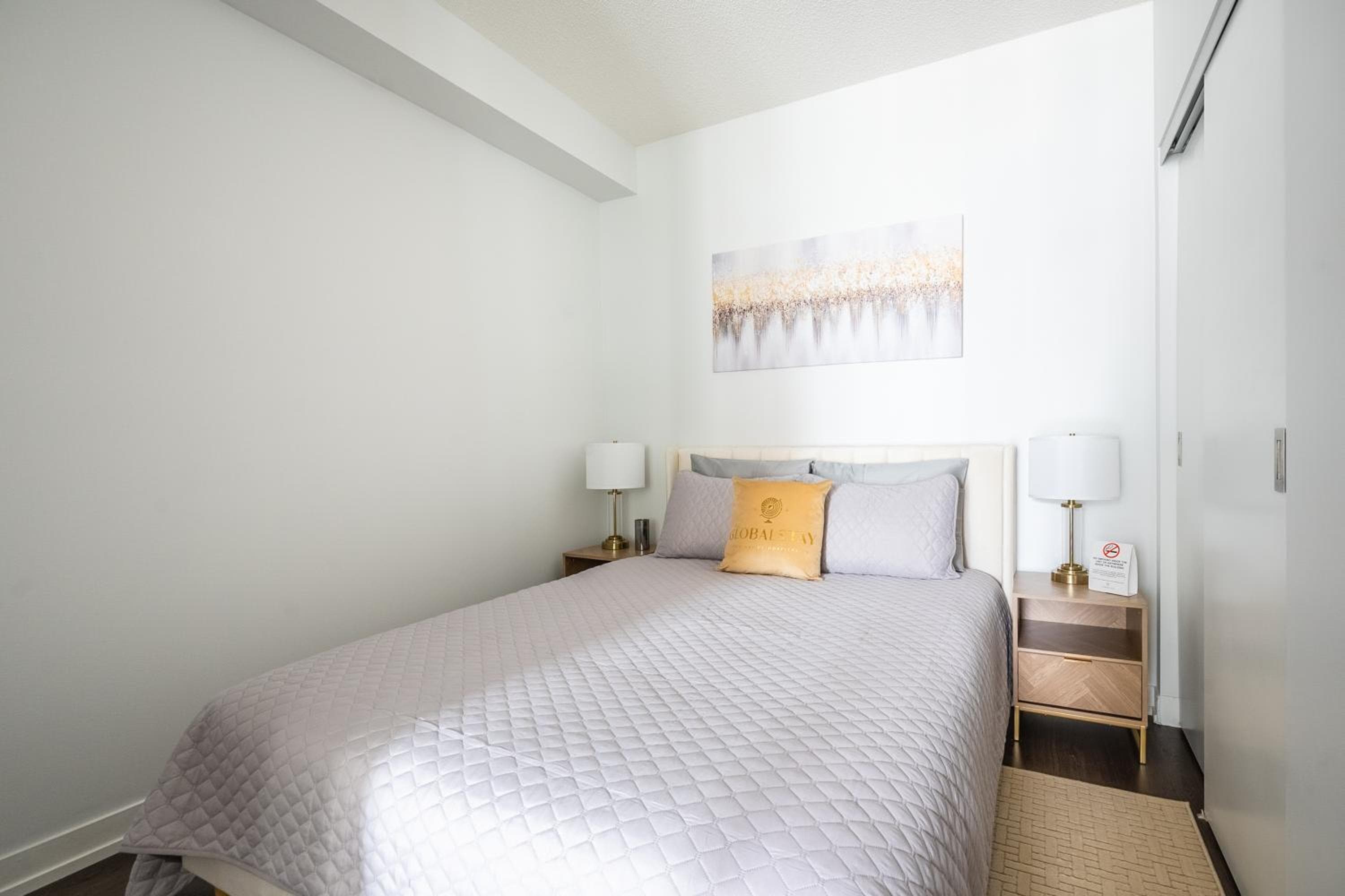 Modern Lillian St Apartments by GLOBALSTAY
